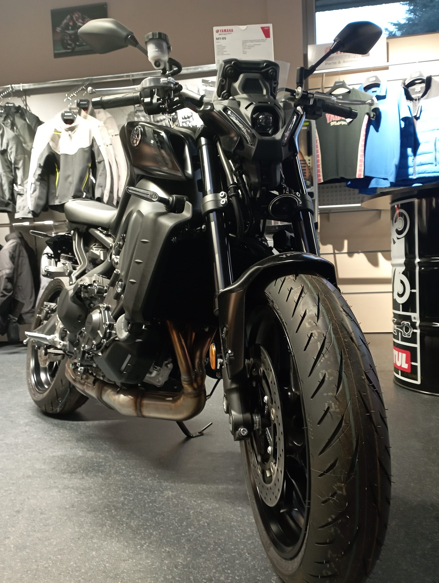 YAMAHA MT-09