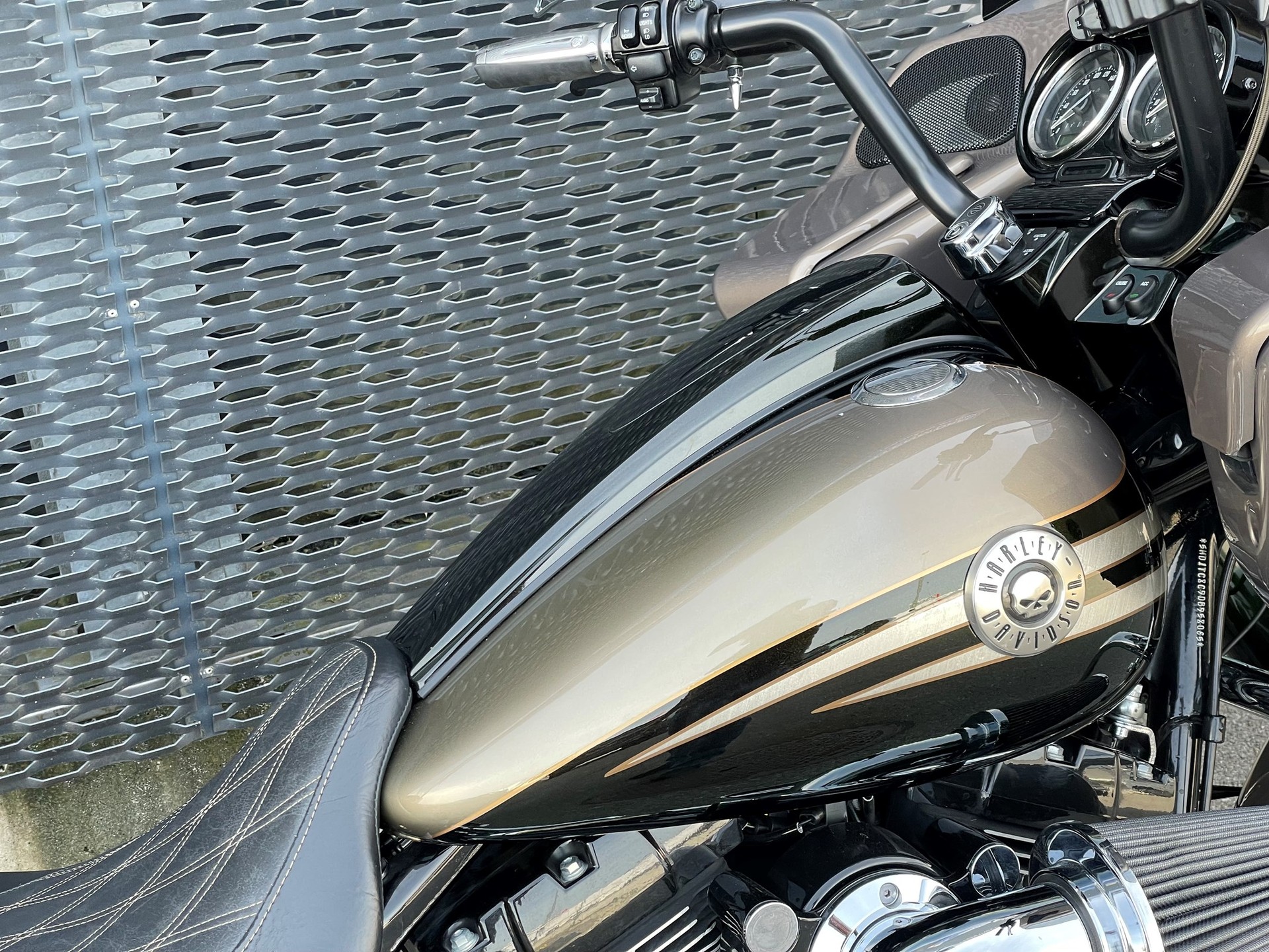 HARLEY-DAVIDSON FLTRXSE Road Glide Custom ABS CVO-image-2