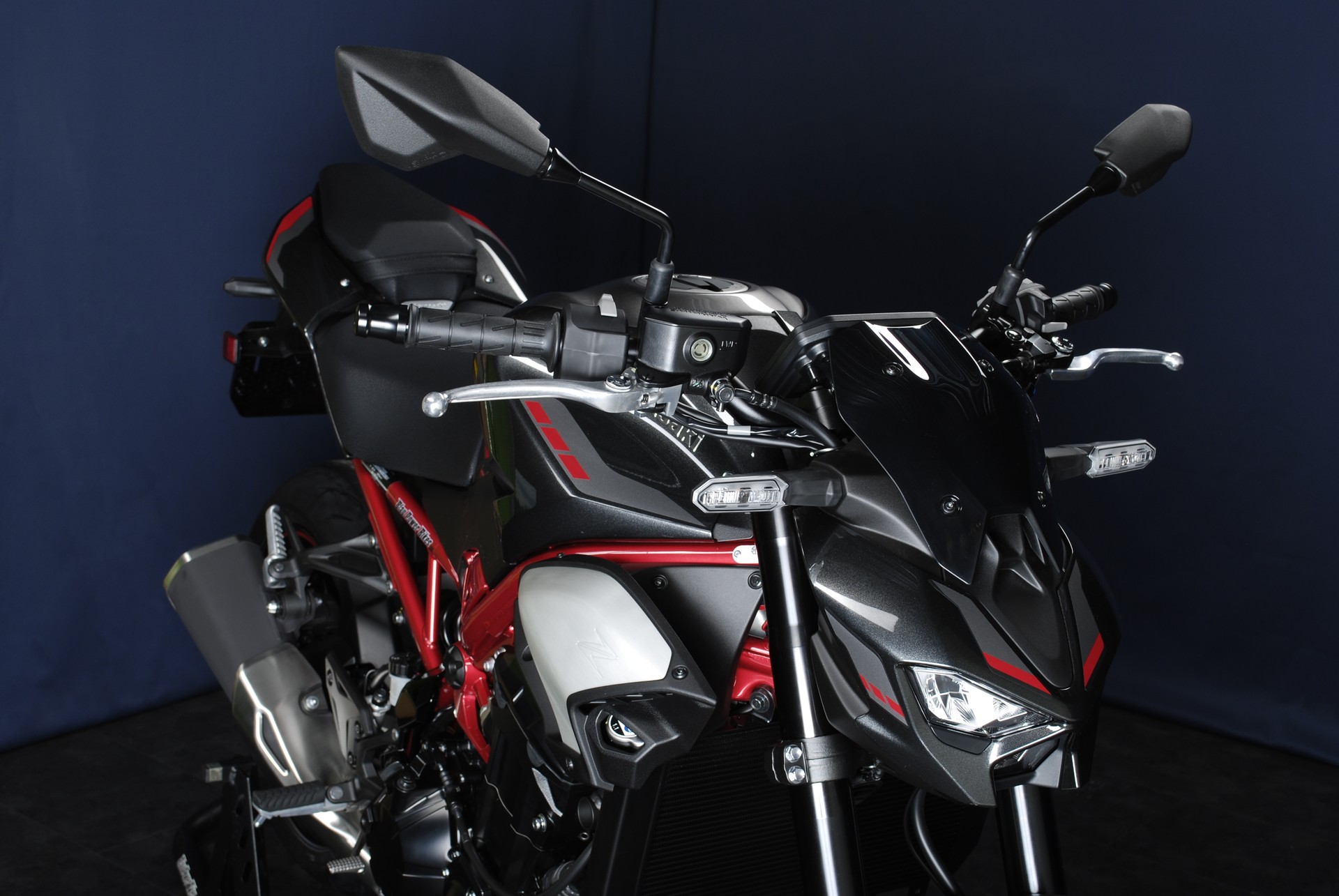 KAWASAKI Z 900 MY25 - 91 kW-showroom-element-3