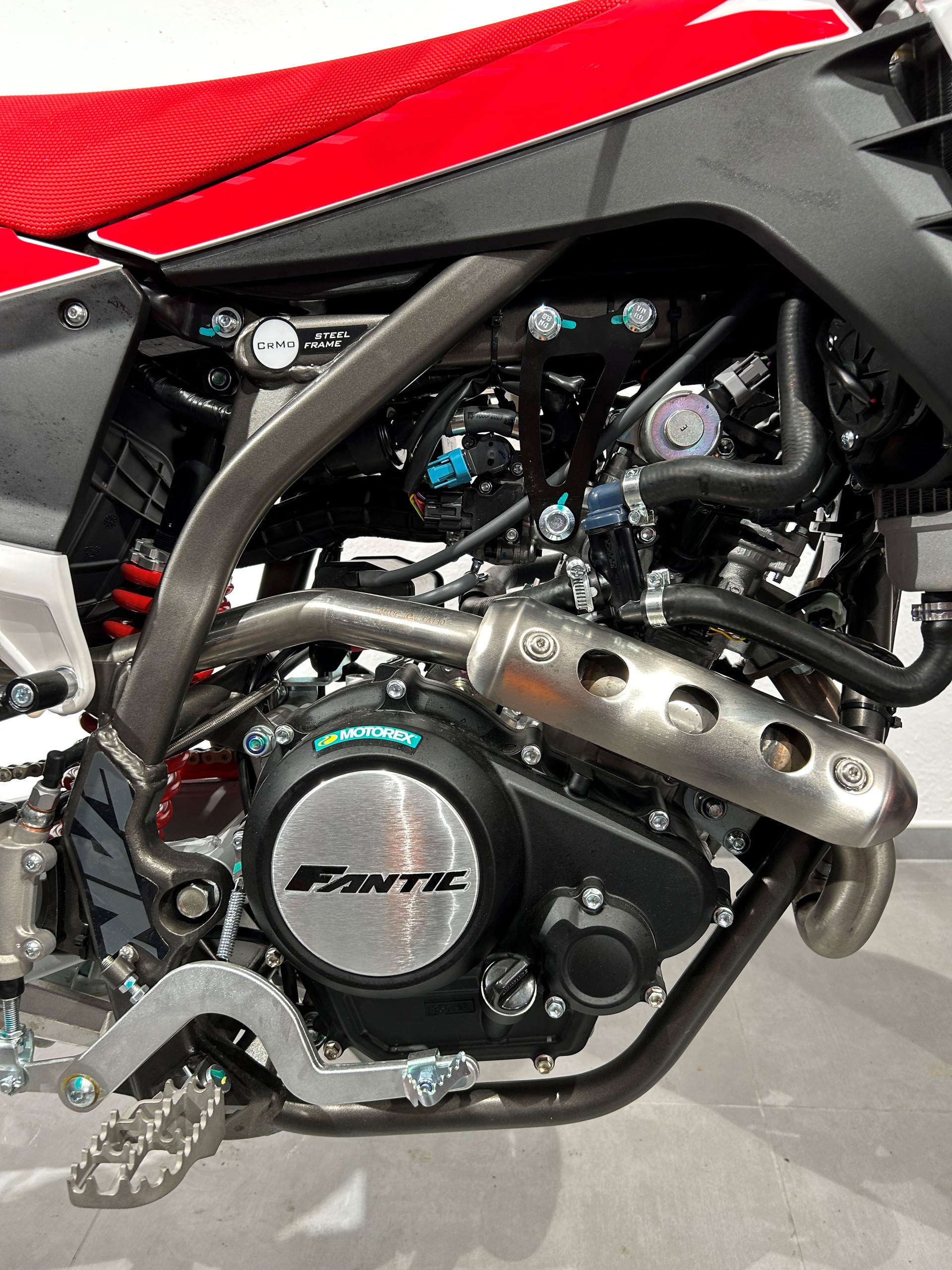 FANTIC XMF 125 Motard-showroom-element-2