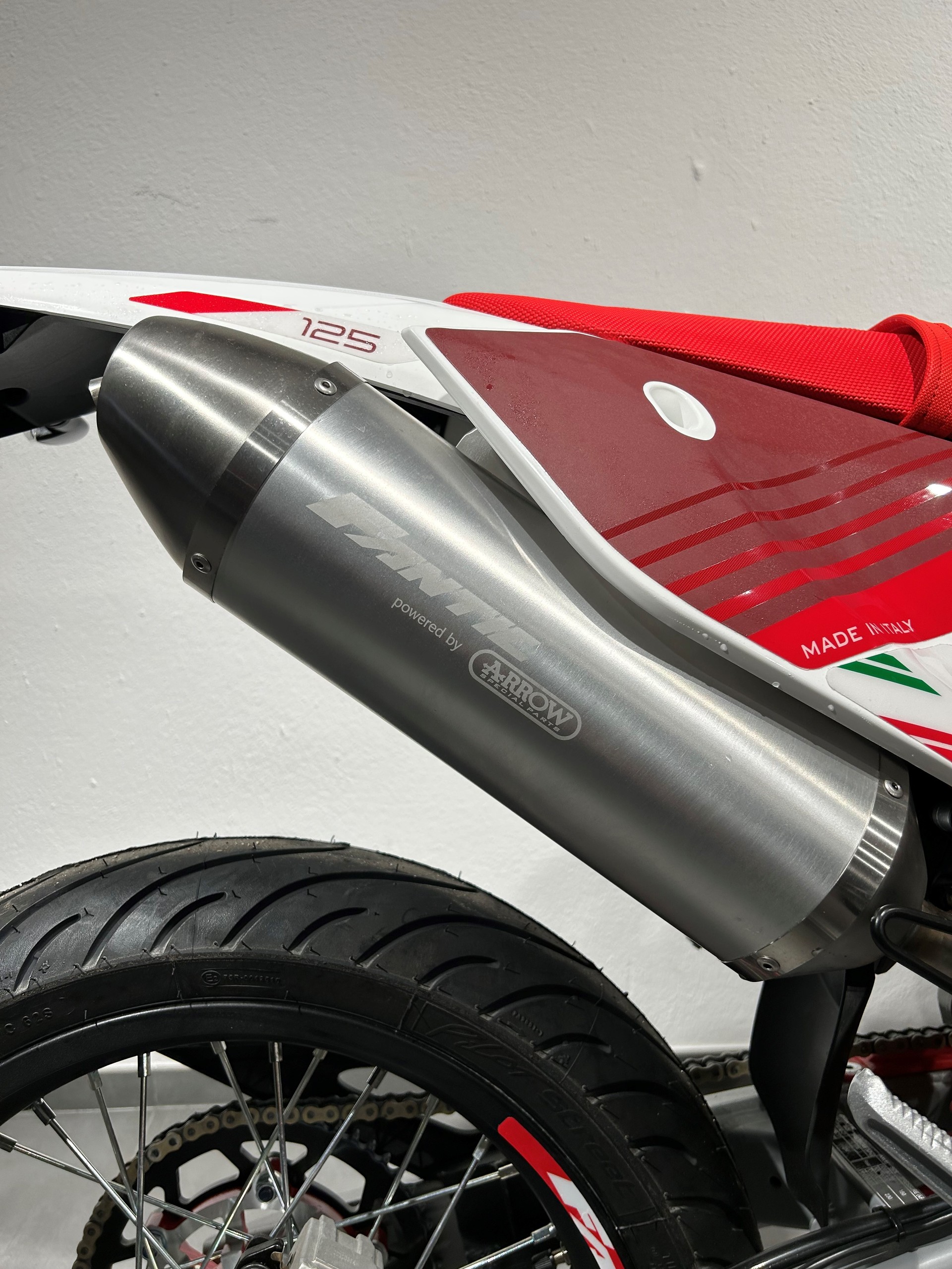 FANTIC XMF 125 Motard-showroom-element-1