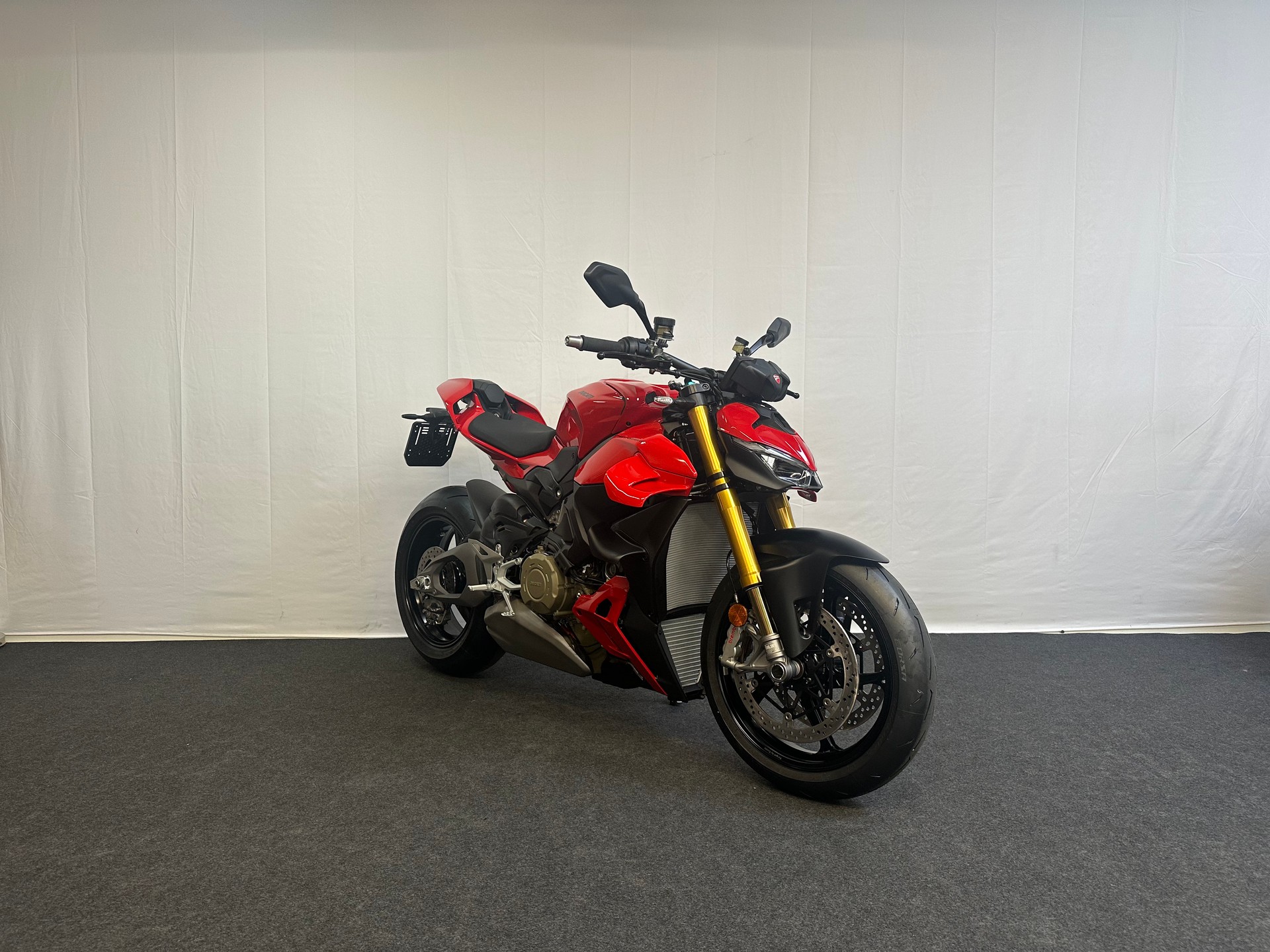 DUCATI Streetfighter V4 S-showroom-element-1