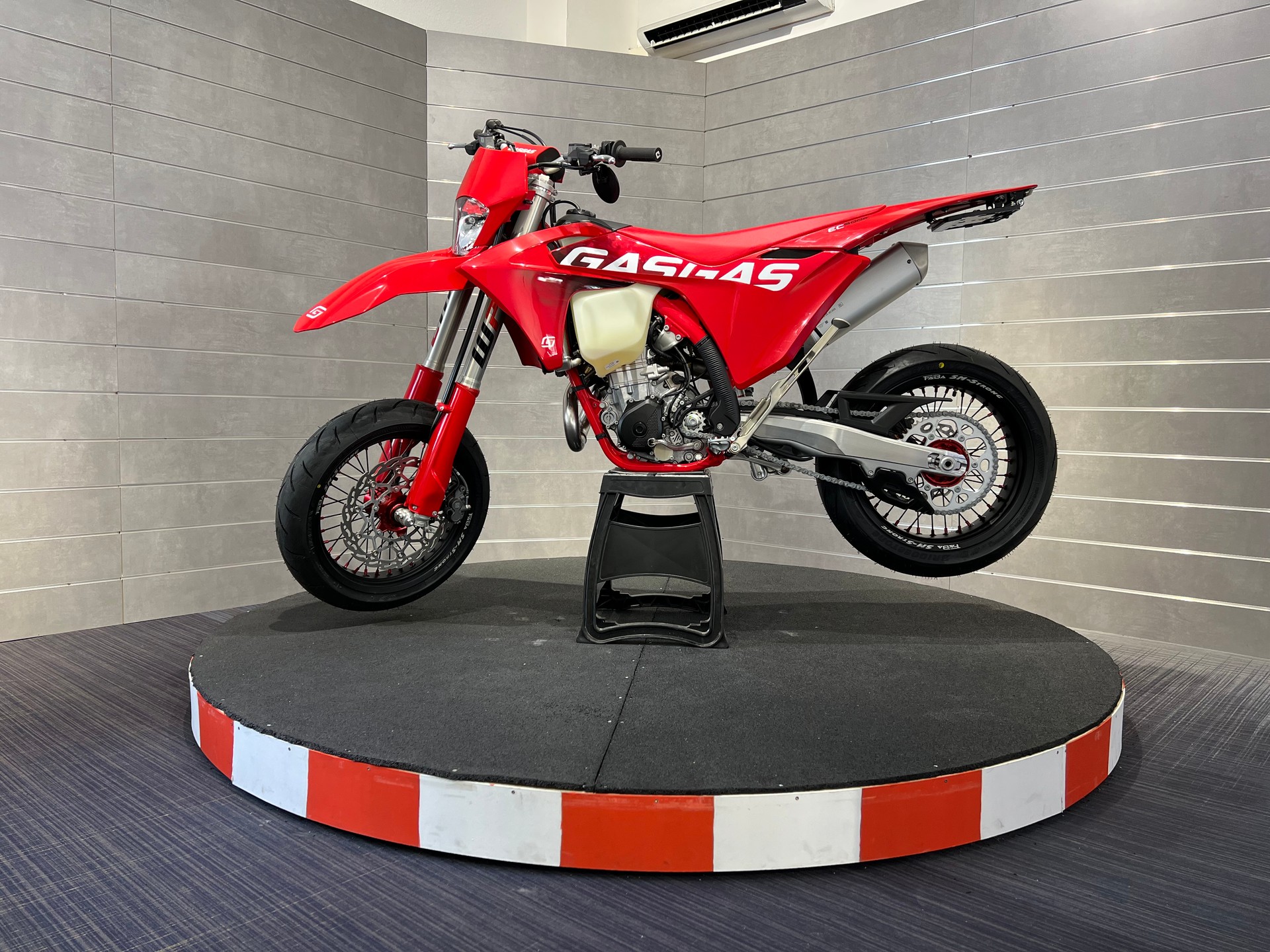 GASGAS EC 500F Supermoto-image-1