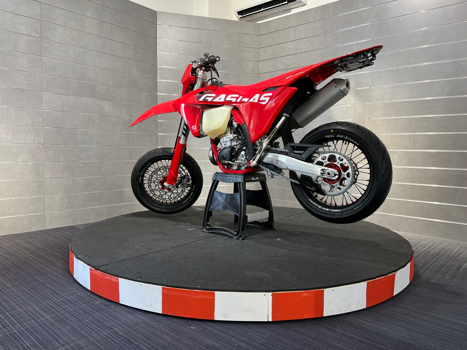 GASGAS EC 500F Supermoto-image-2