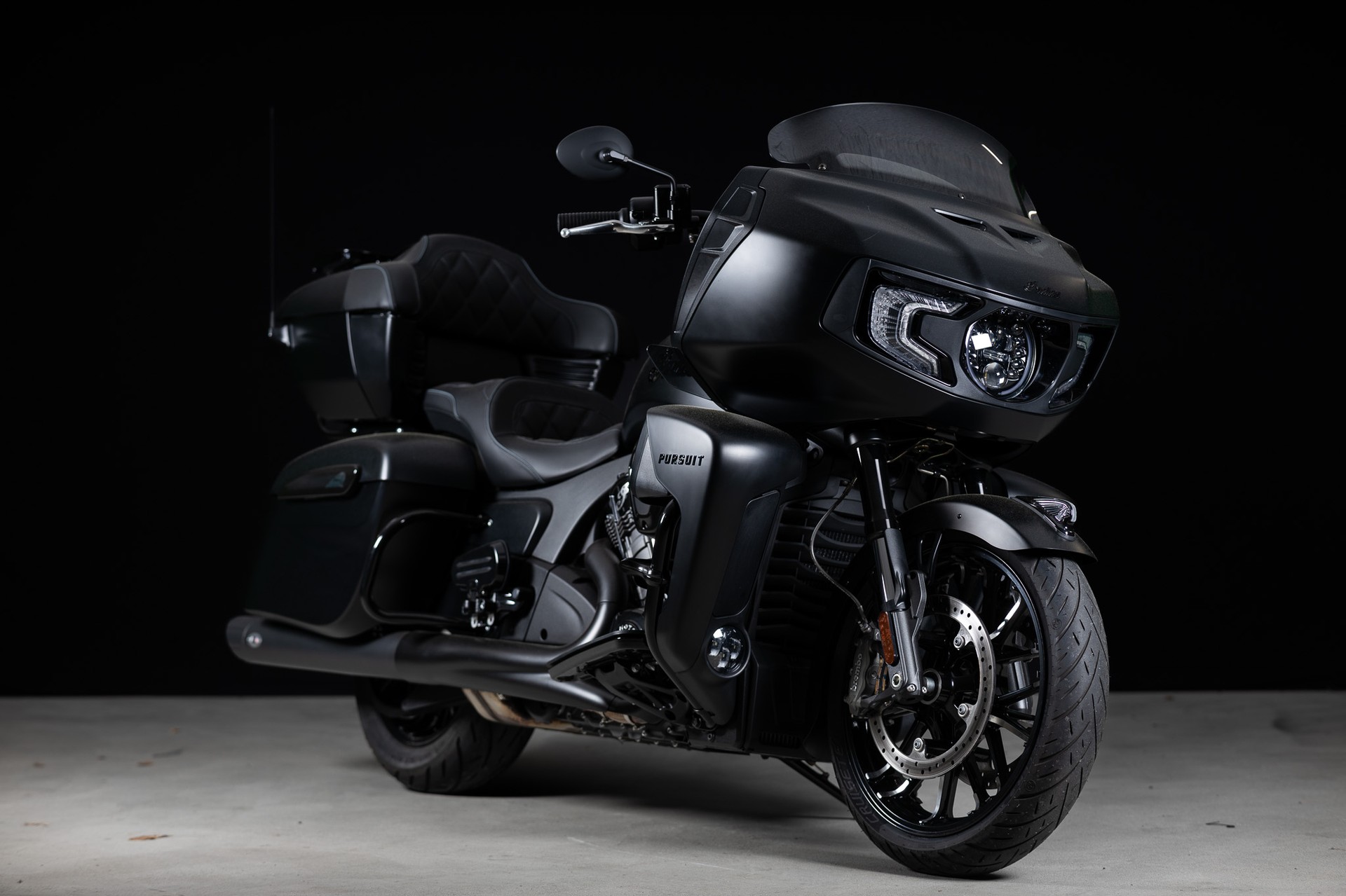 INDIAN Pursuit Dark Horse
