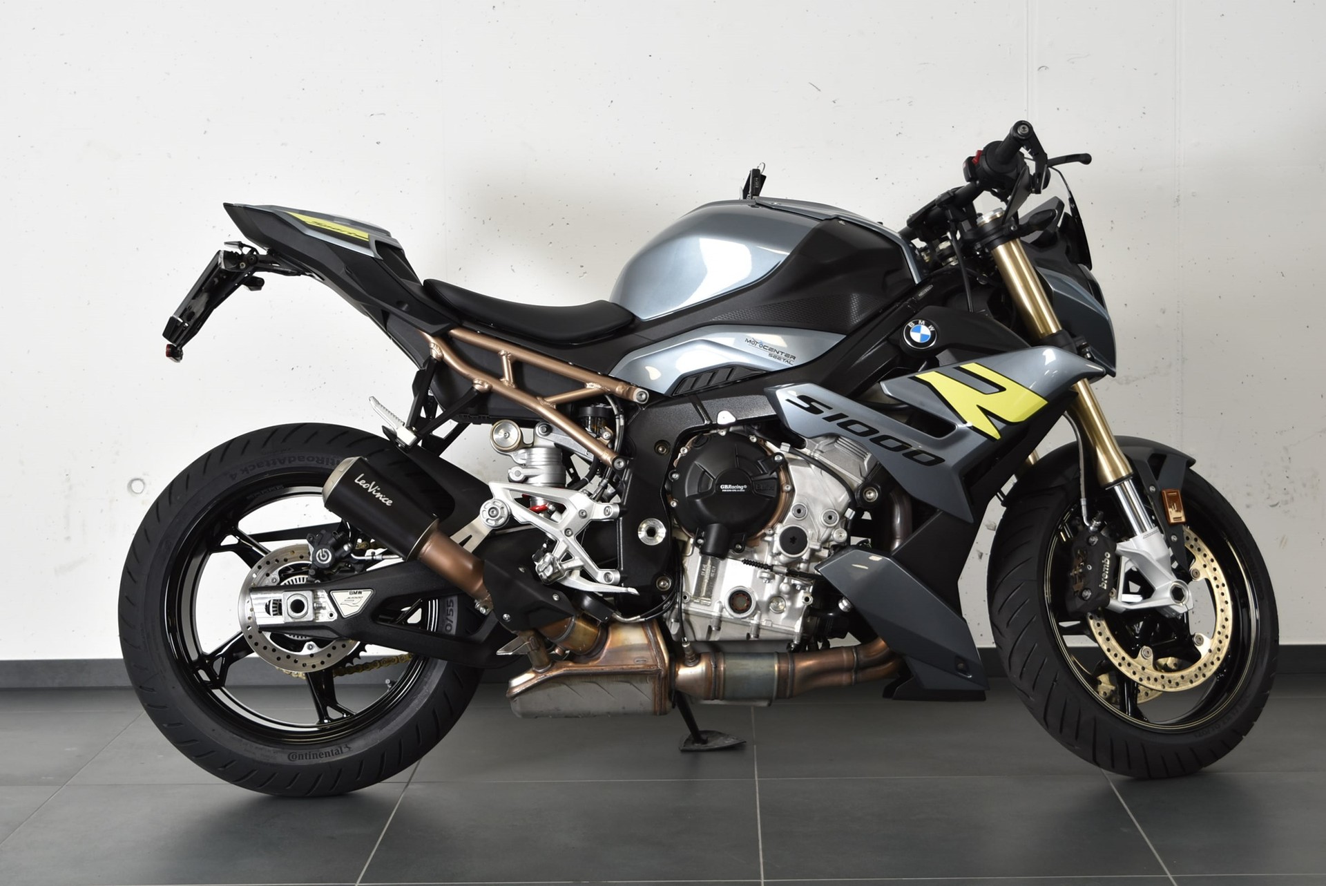 BMW S 1000 R-showroom-element-3