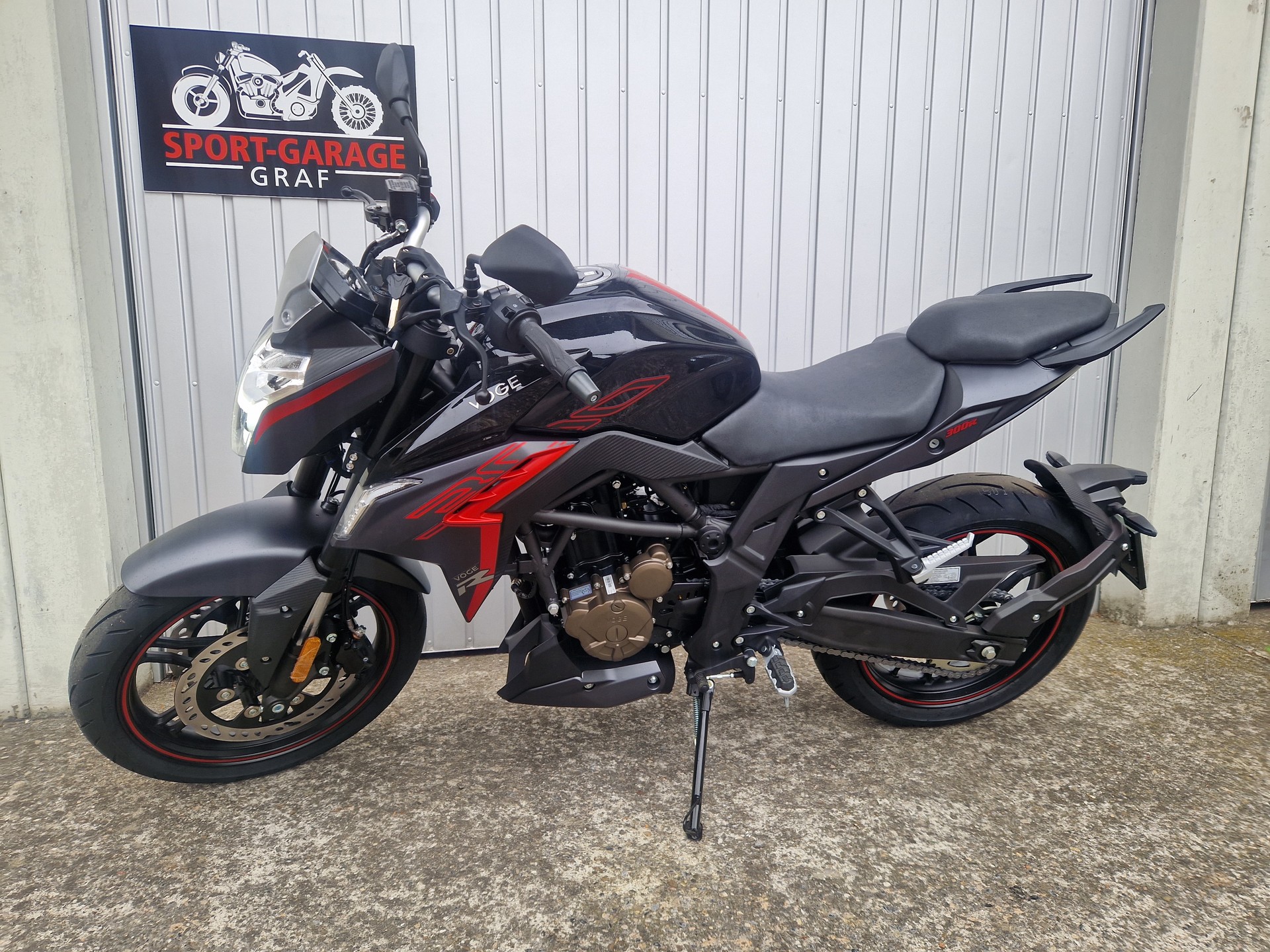 VOGE 300 R Naked-showroom-element-1