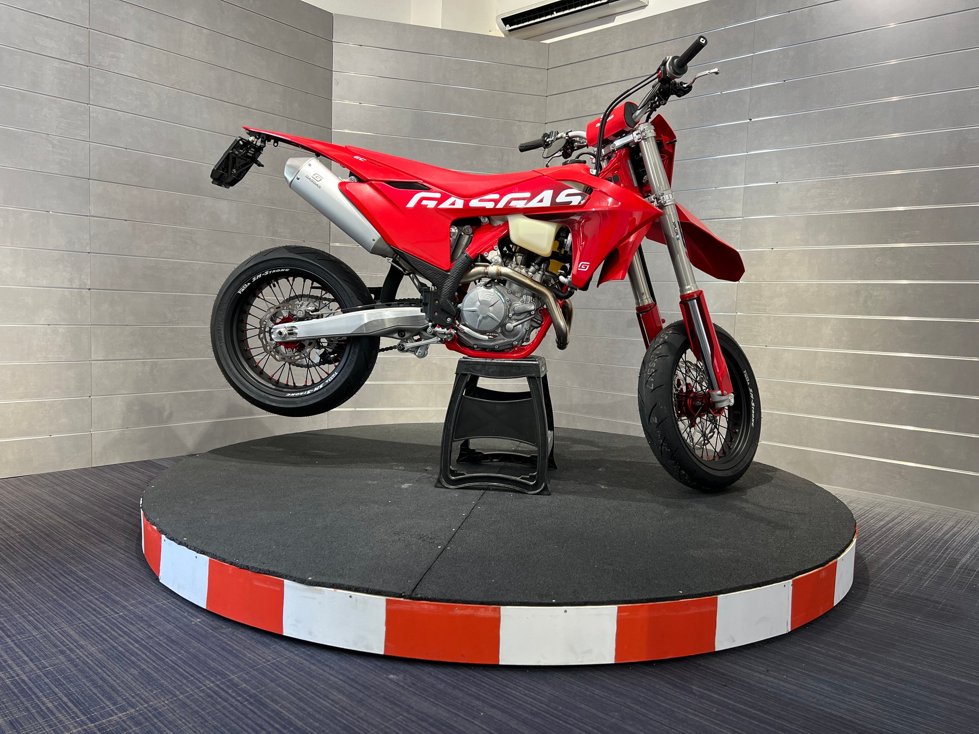 GASGAS EC 450F Supermoto-image-6