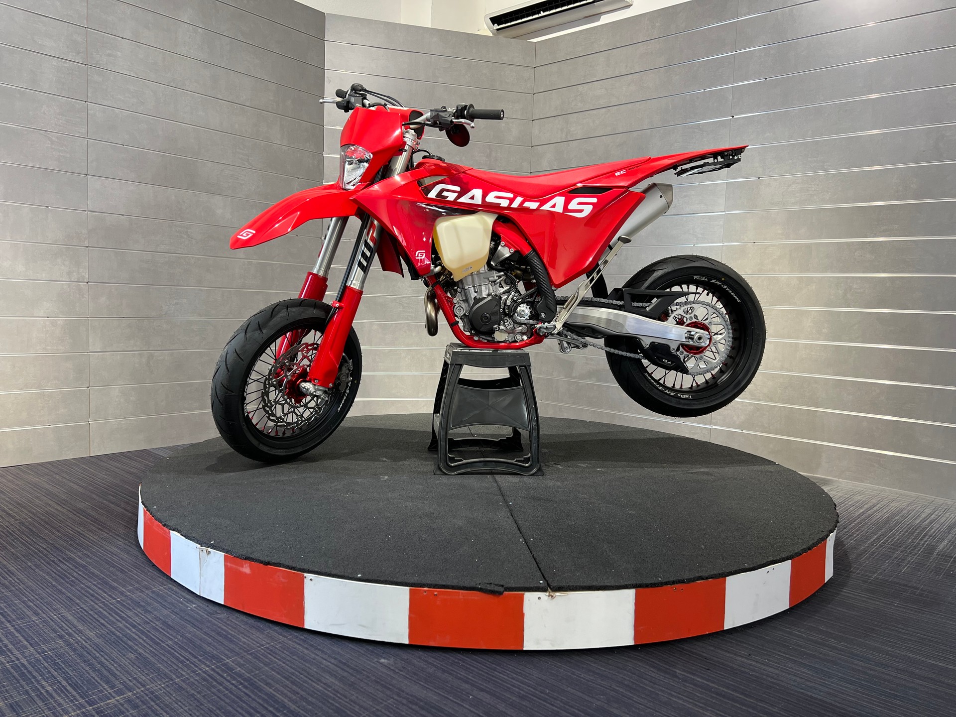 GASGAS EC 450F Supermoto-image-1