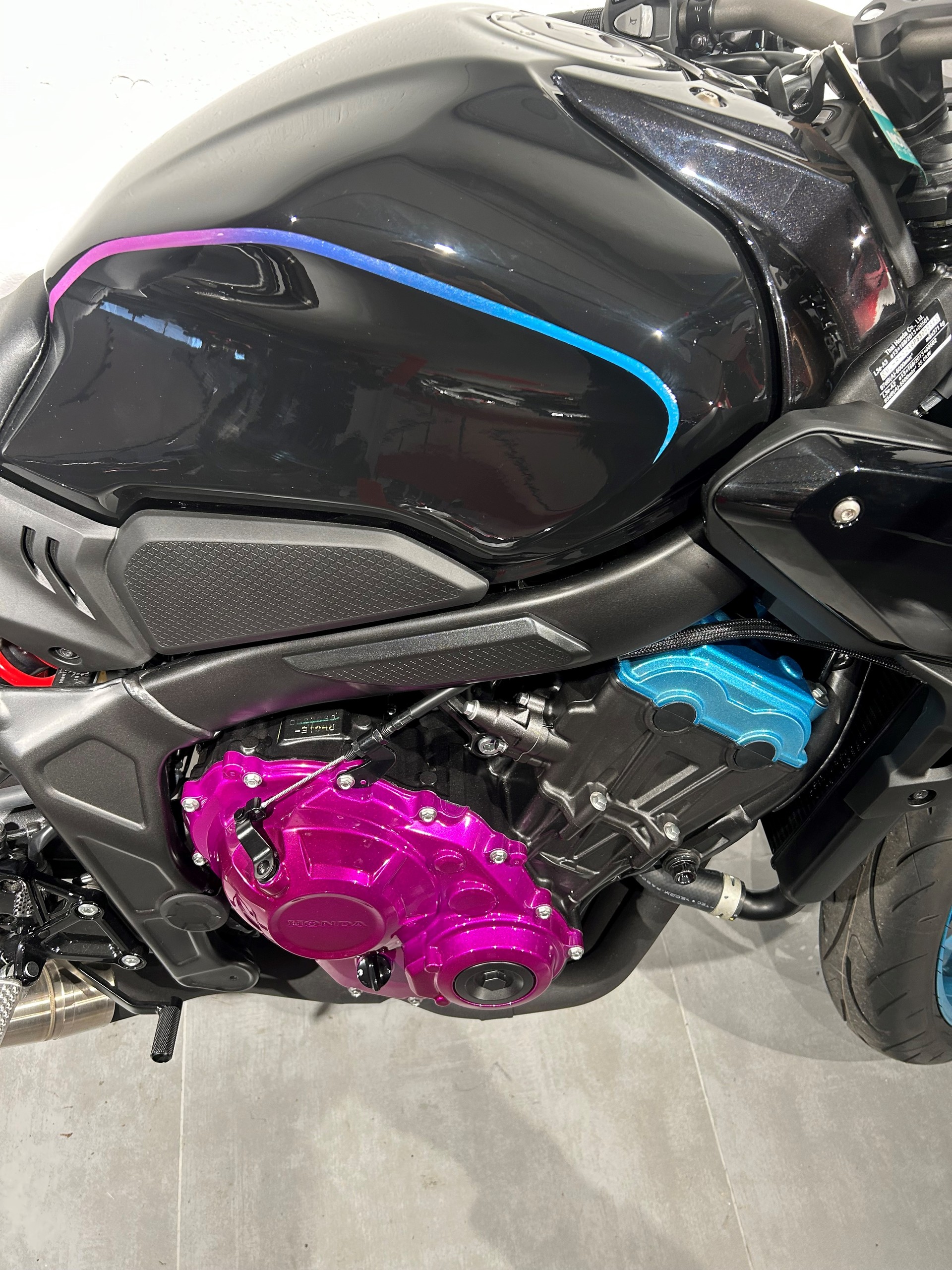 HONDA CB 650 R Miami Edition-showroom-element-3
