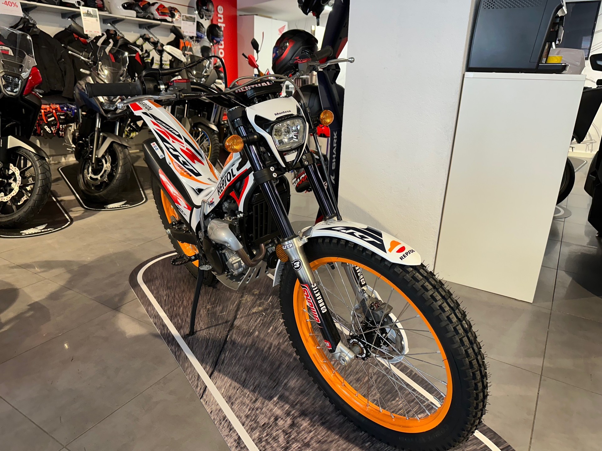 MONTESA-showroom-element-1