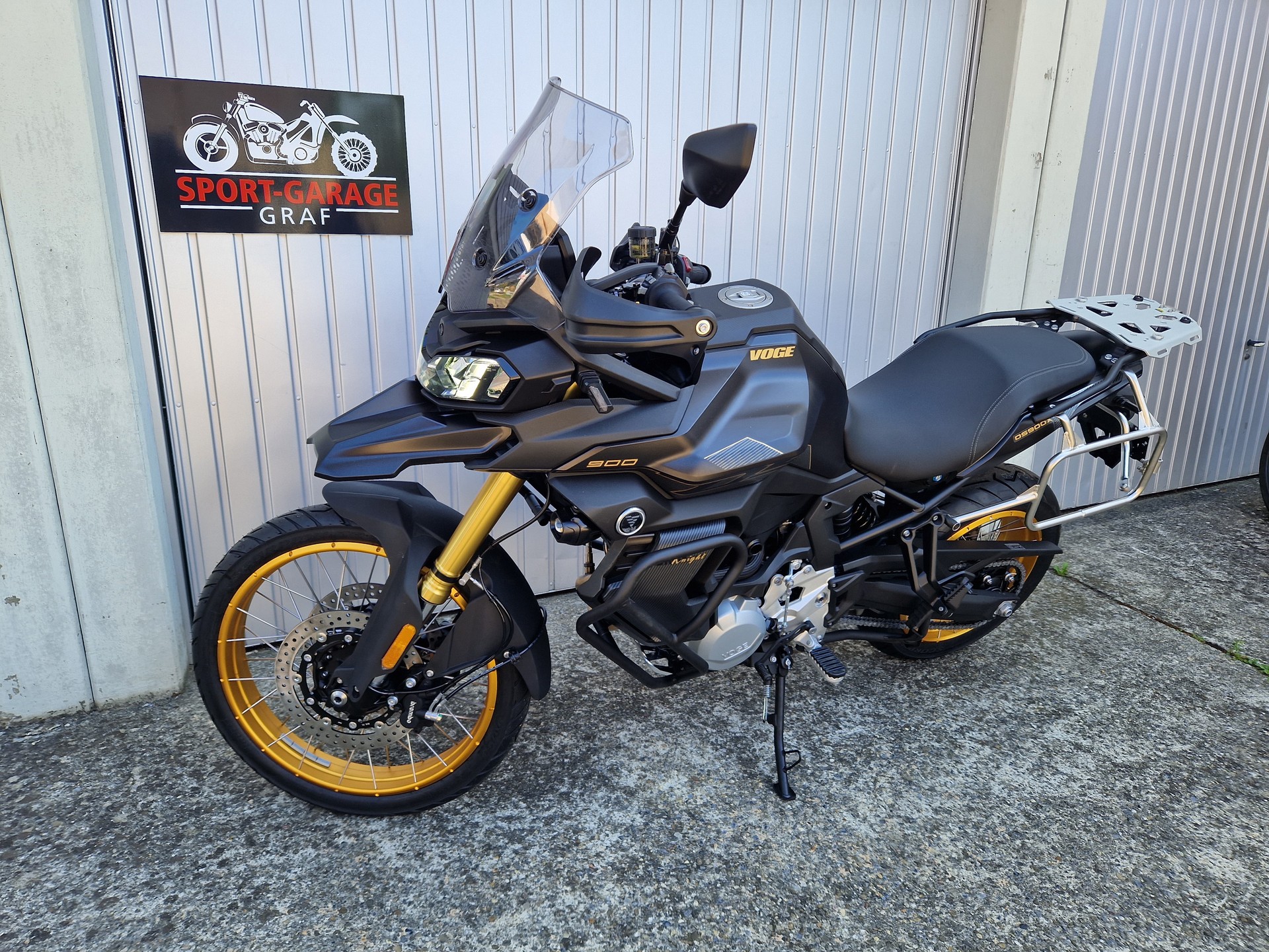 VOGE DSX 900 Black Knight Edition-showroom-element-3