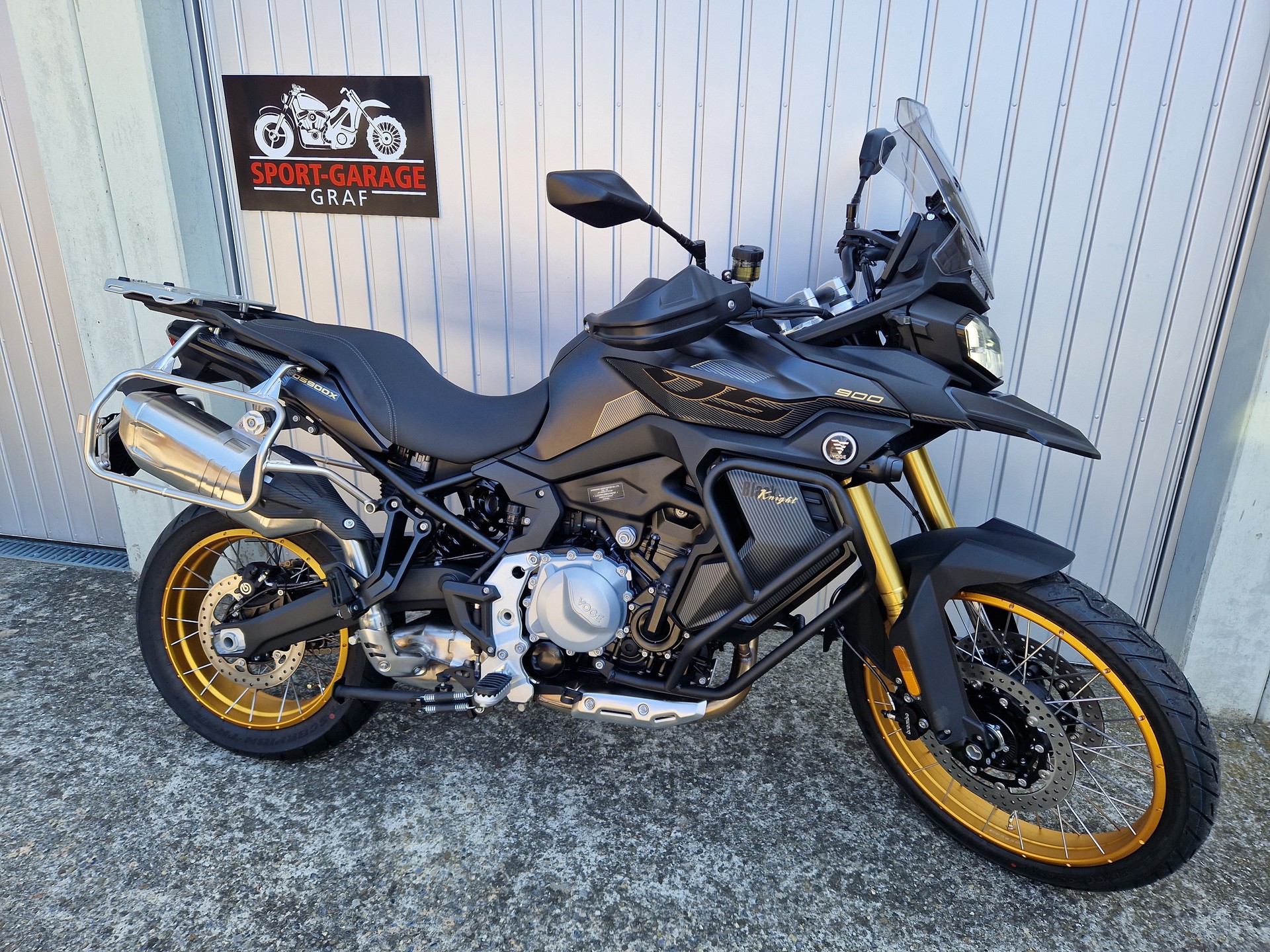 VOGE DSX 900 Black Knight Edition-showroom-element-1