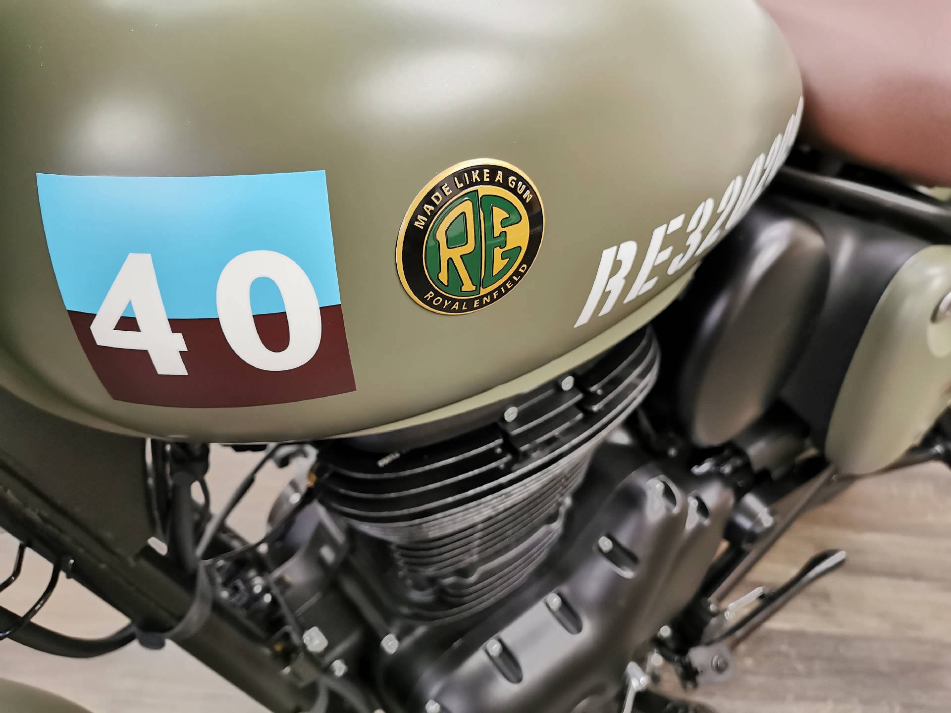ROYAL ENFIELD CLASSIC 350-showroom-element-1