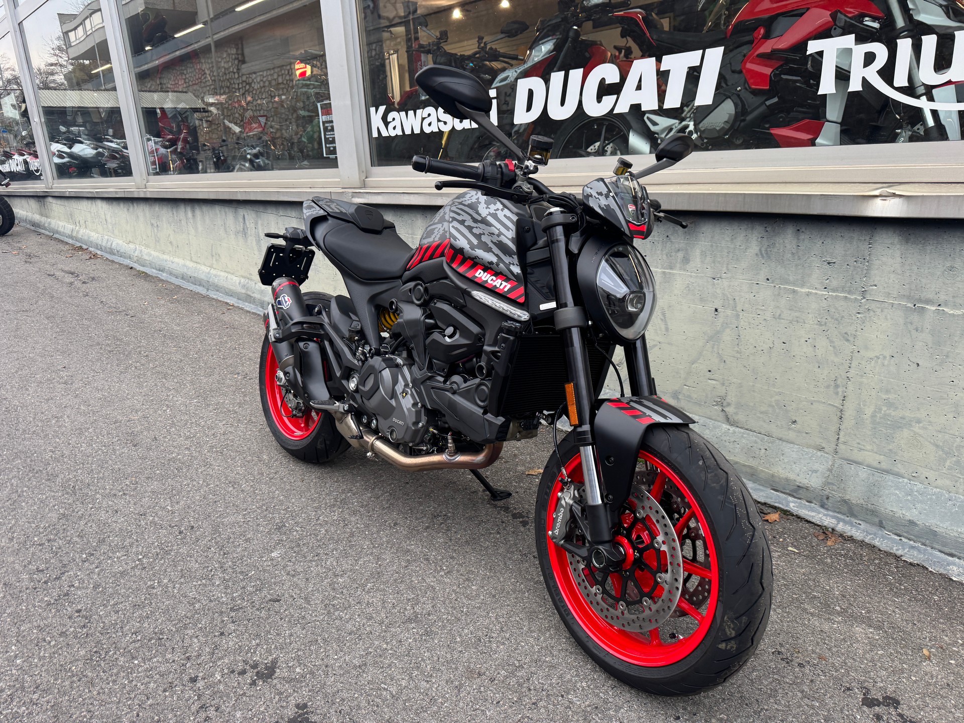 DUCATI Monster + 937-showroom-element-1