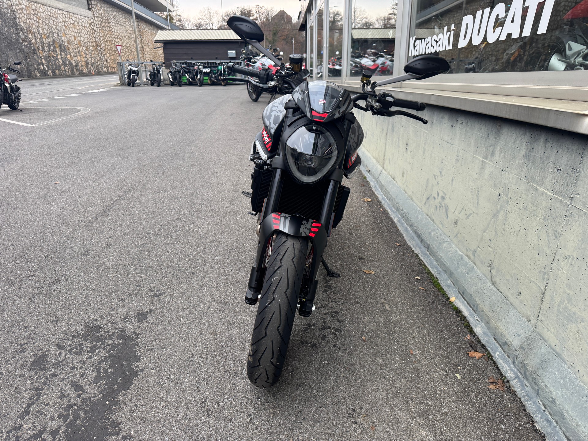 DUCATI Monster + 937-showroom-element-2