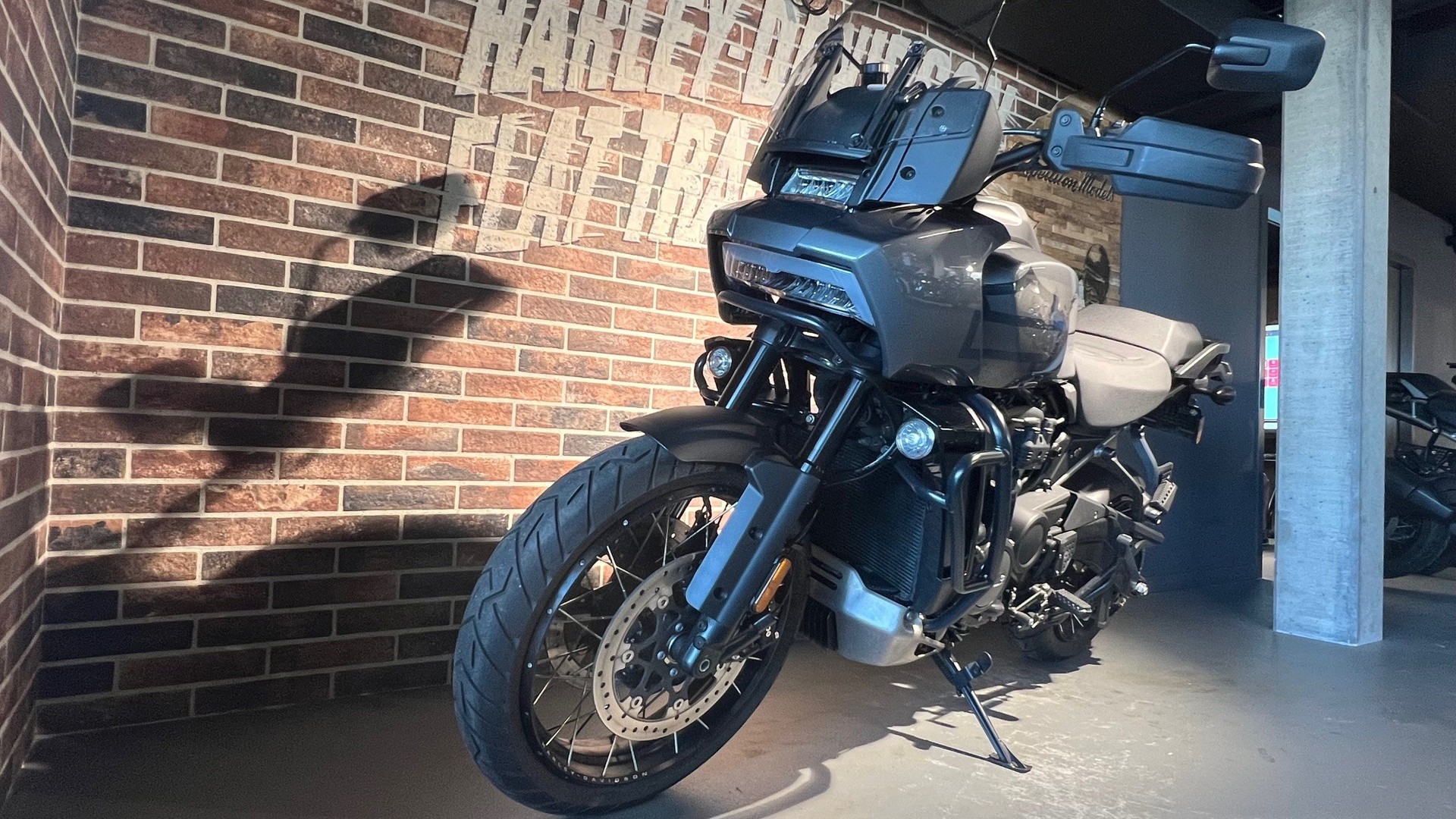 HARLEY-DAVIDSON RA Pan America 1250 Special-showroom-element-2