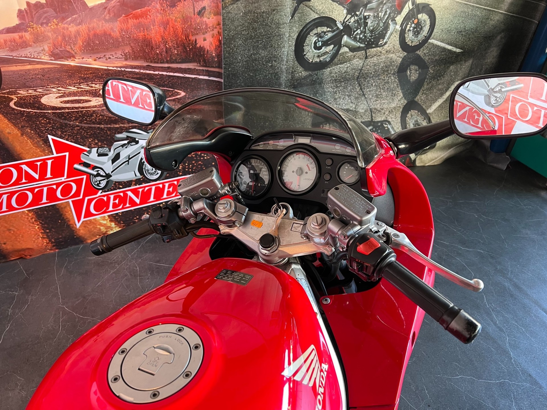 HONDA 750 F-showroom-element-2