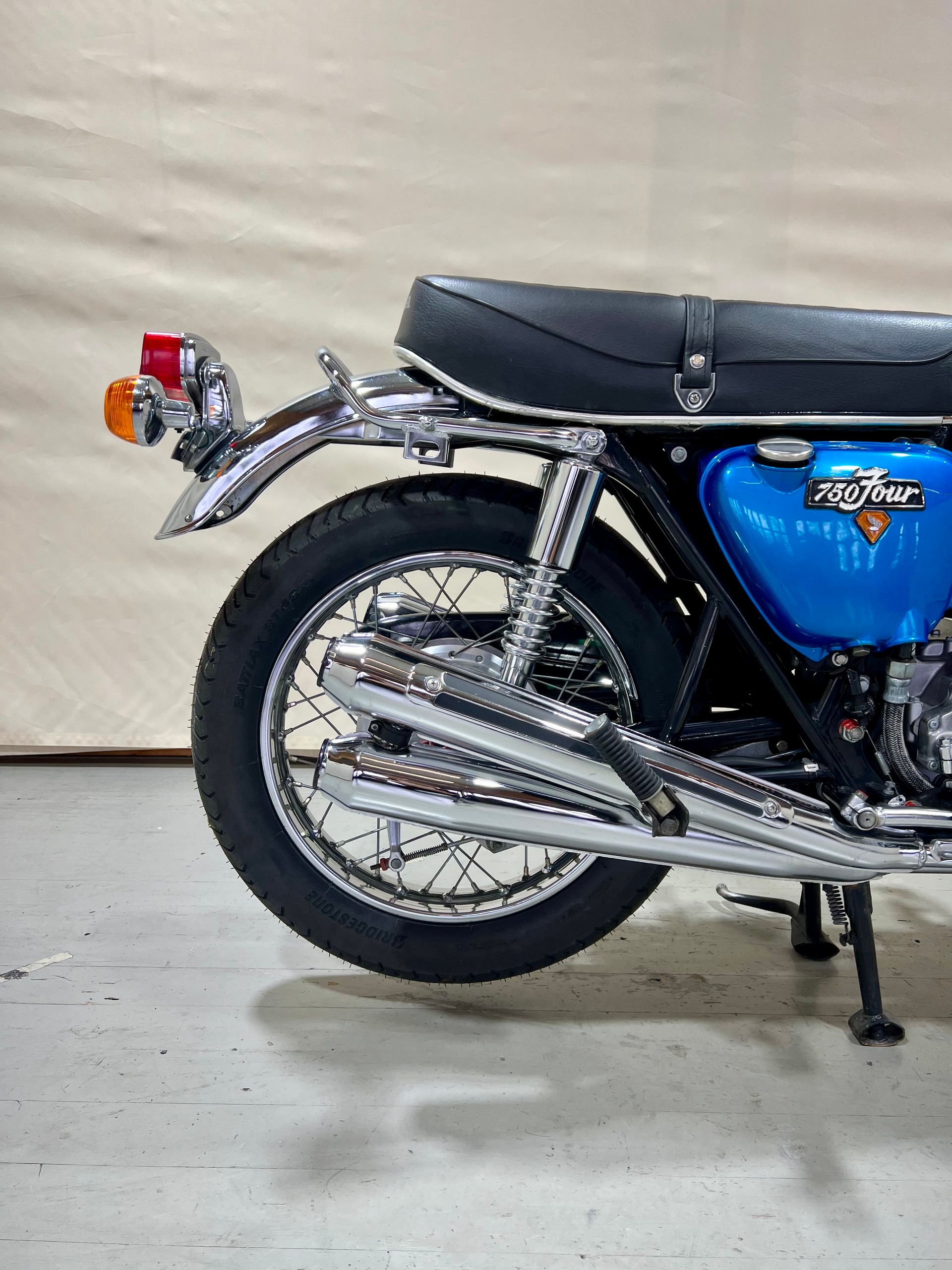 HONDA CB 750 Four K6-showroom-element-3