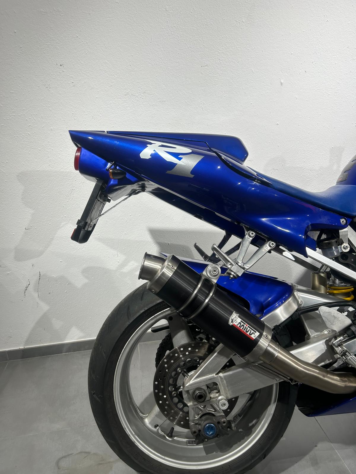 YAMAHA YZF-R1-showroom-element-3
