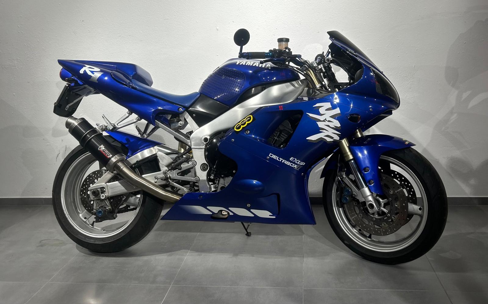 YAMAHA YZF-R1