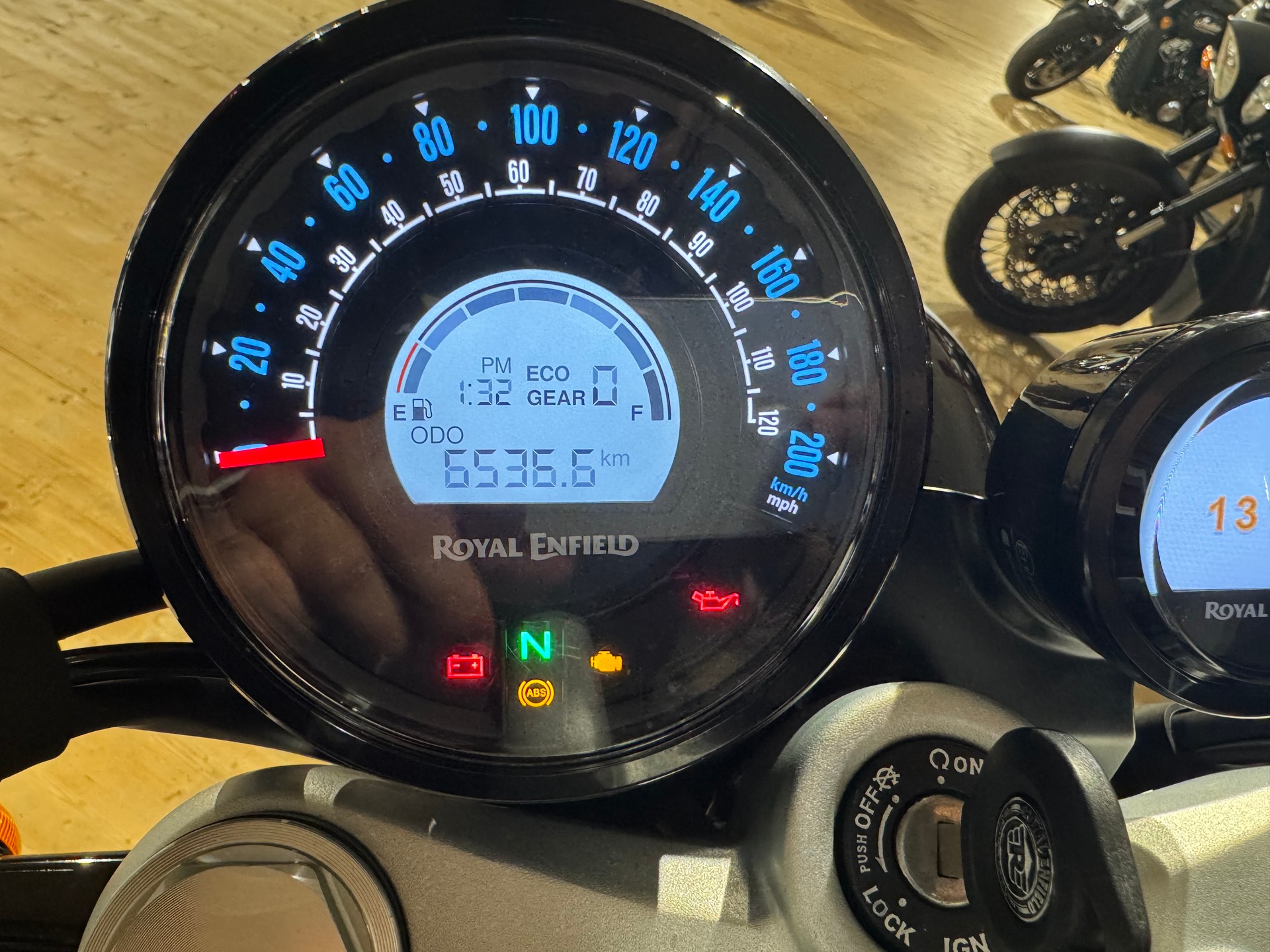 ROYAL ENFIELD Super Meteor 650 Interstellar-image-4
