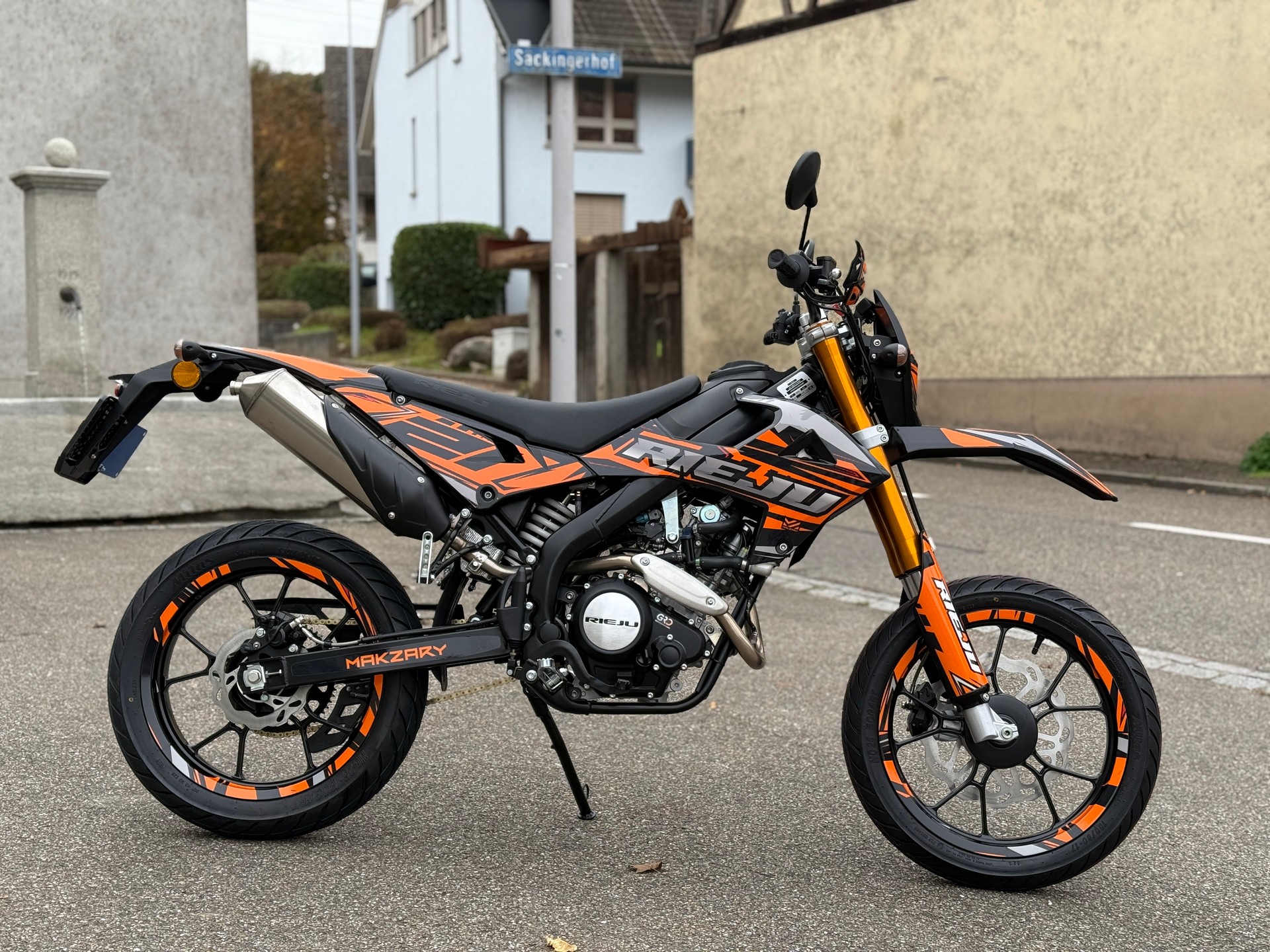 RIEJU MRT 125 EU x Makzary-showroom-element-1