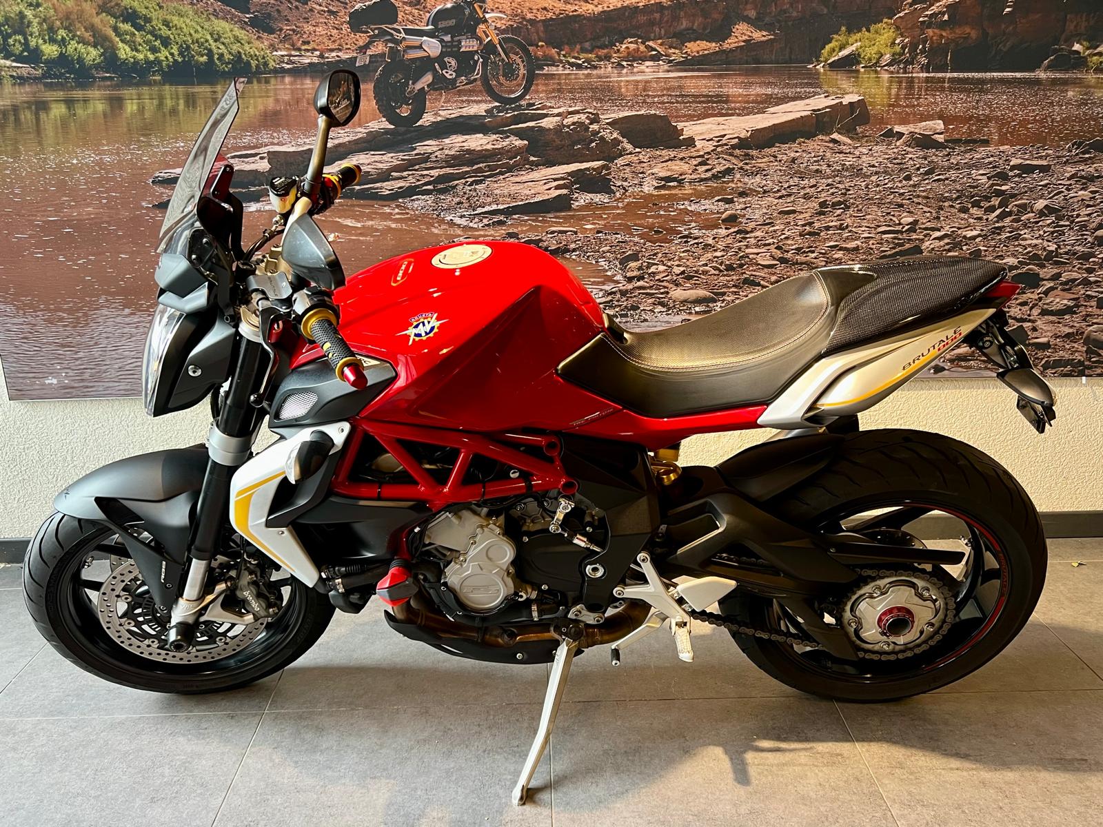 MV AGUSTA B3 Brutale 800 ABS-showroom-element-3