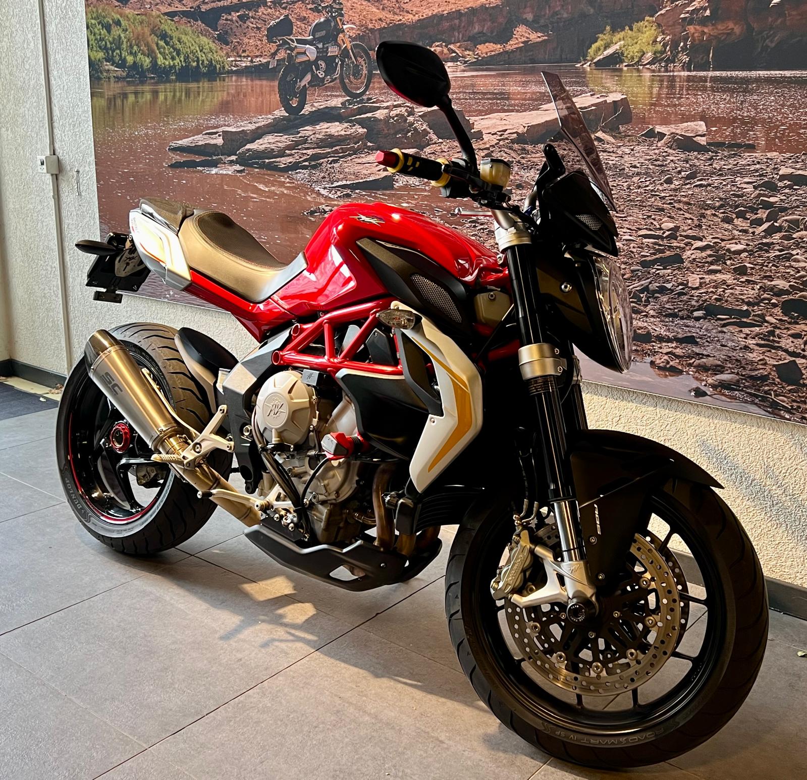 MV AGUSTA B3 Brutale 800 ABS-showroom-element-1
