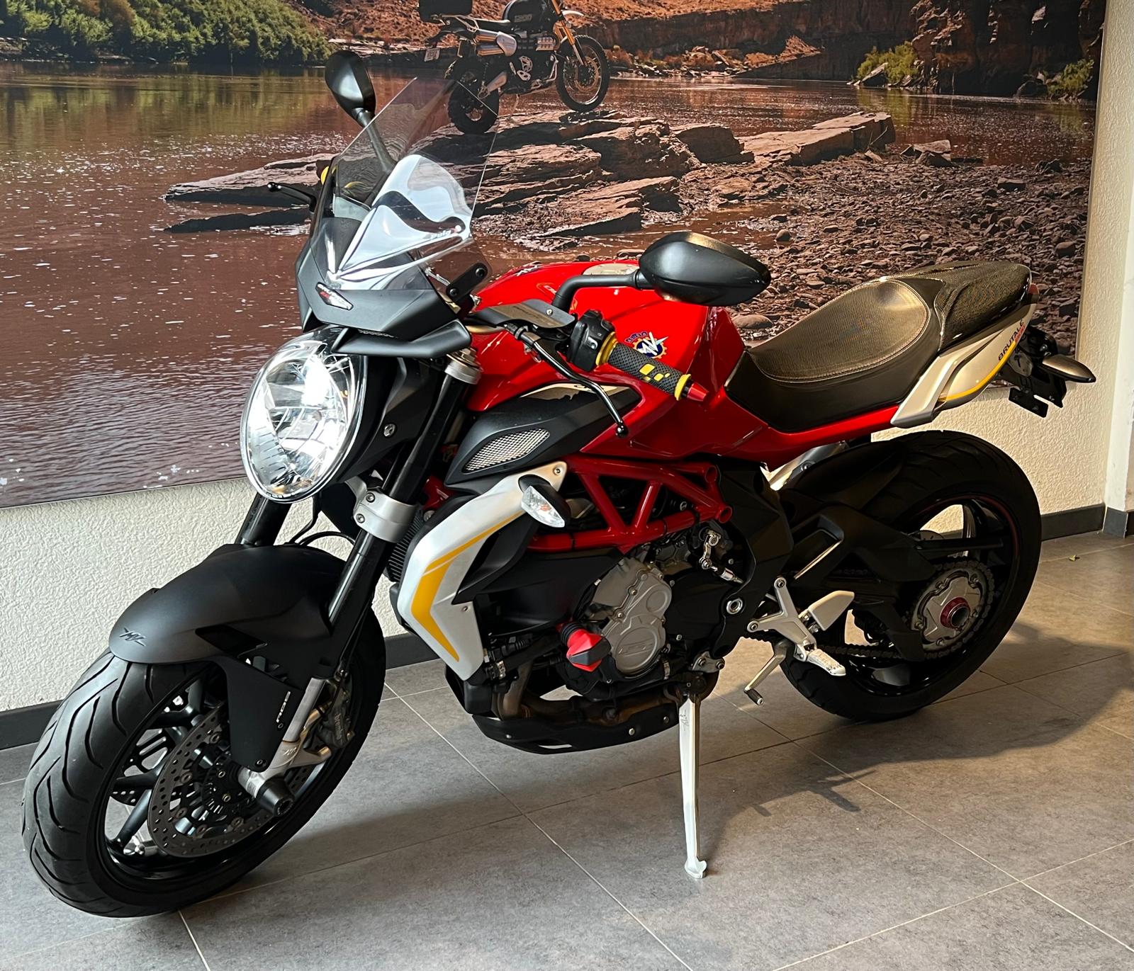 MV AGUSTA B3 Brutale 800 ABS-showroom-element-2