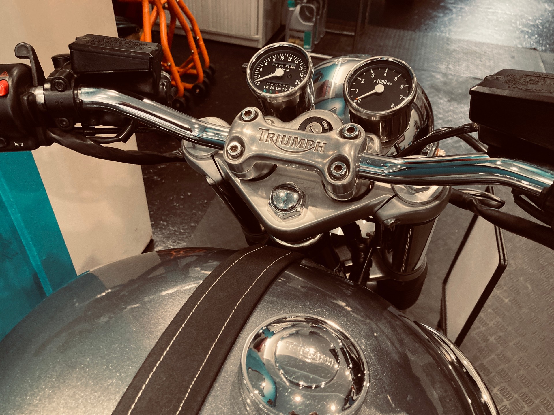 TRIUMPH Thunderbird 900 Sport-image-8