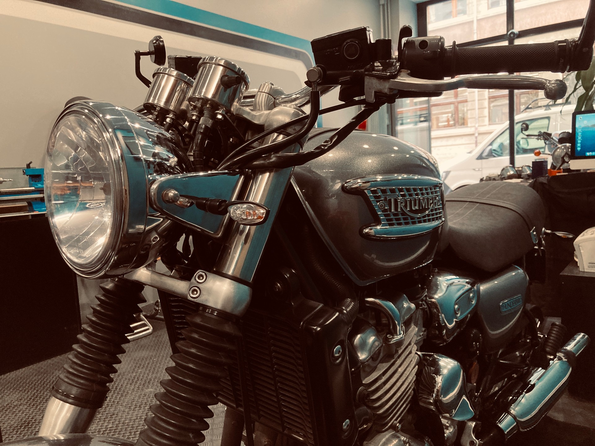 TRIUMPH Thunderbird 900 Sport-image-7