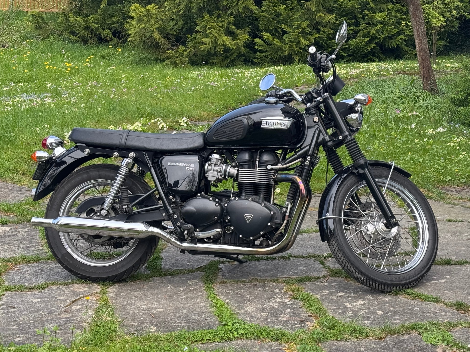 TRIUMPH Bonneville 900 i T 100-image-0