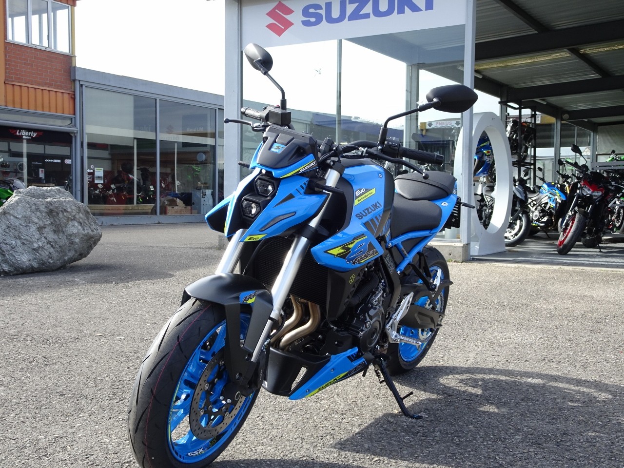 SUZUKI GSX-8 S EVO (35kW)-showroom-element-3