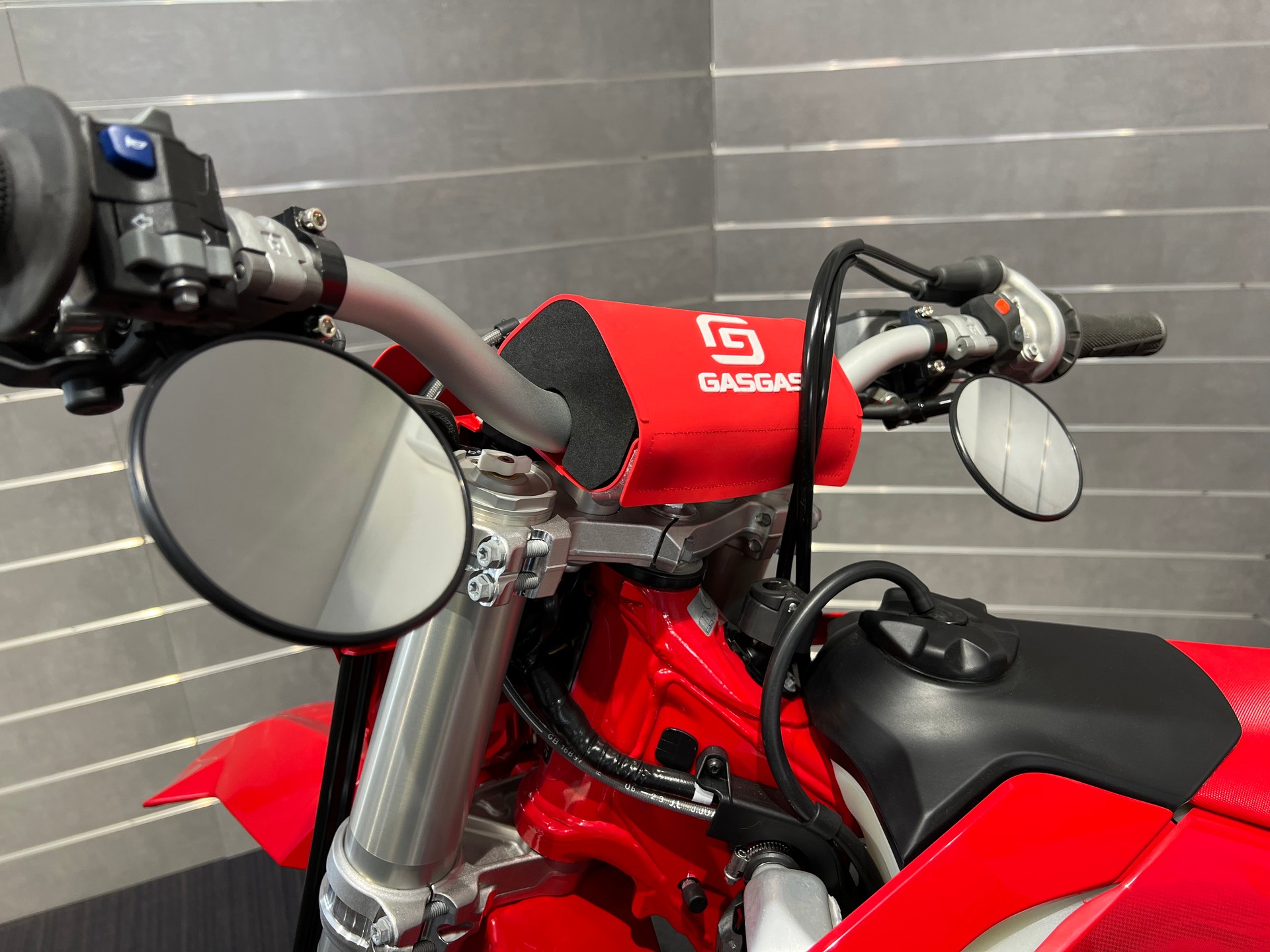 GASGAS EC 300 2T Supermoto-image-11