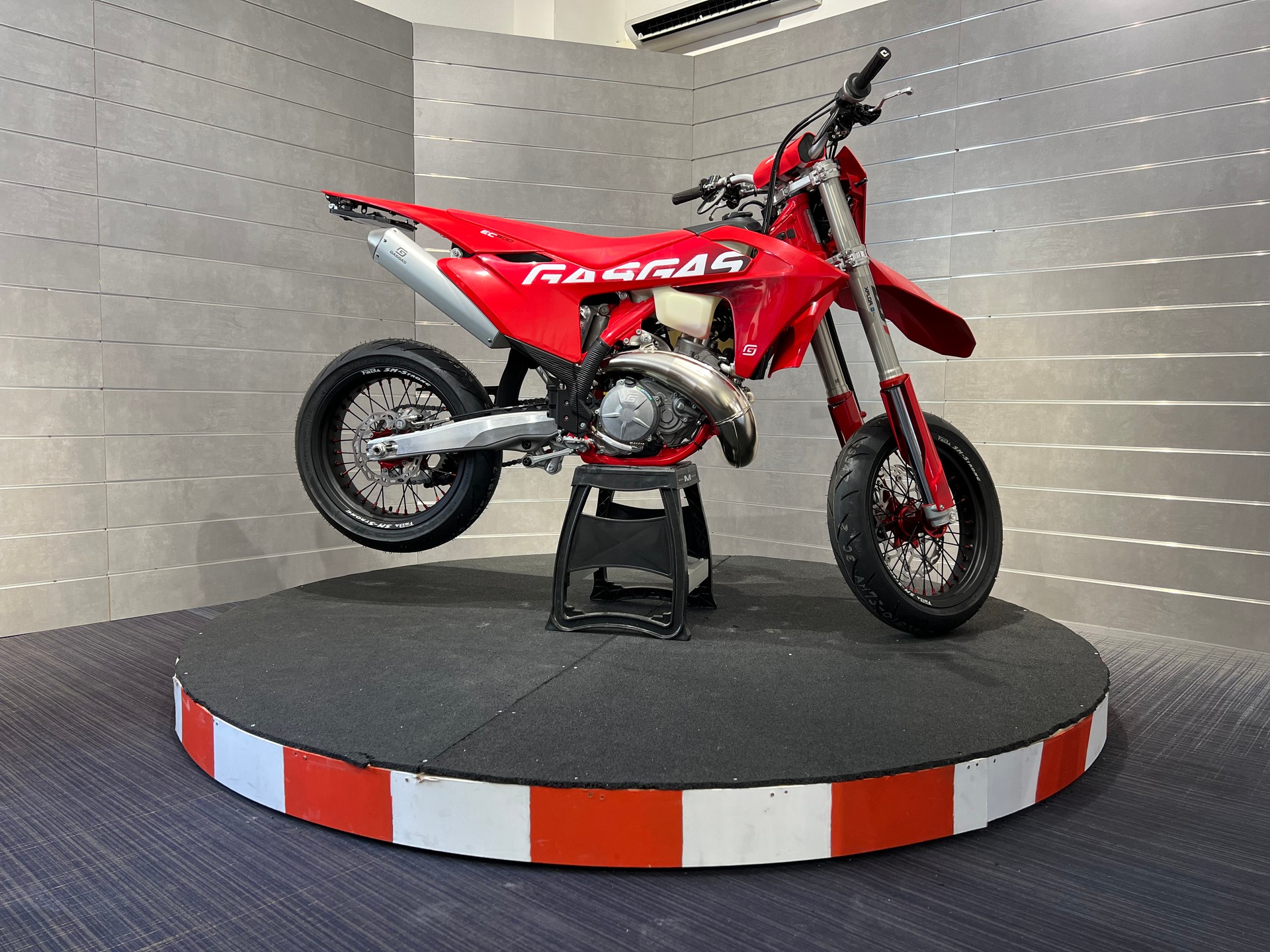 GASGAS EC 300 2T Supermoto-image-6