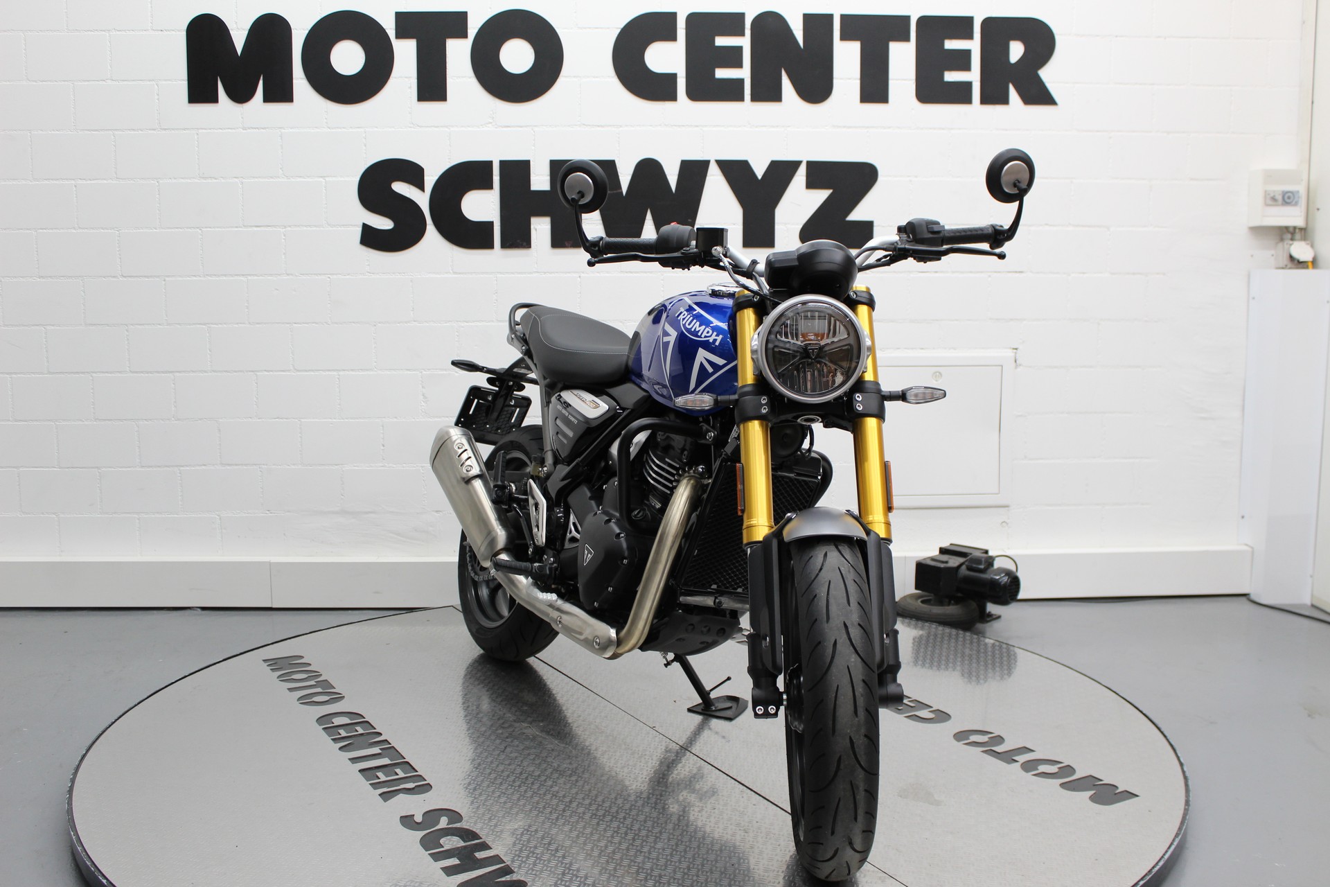 TRIUMPH Speed 400-showroom-element-2