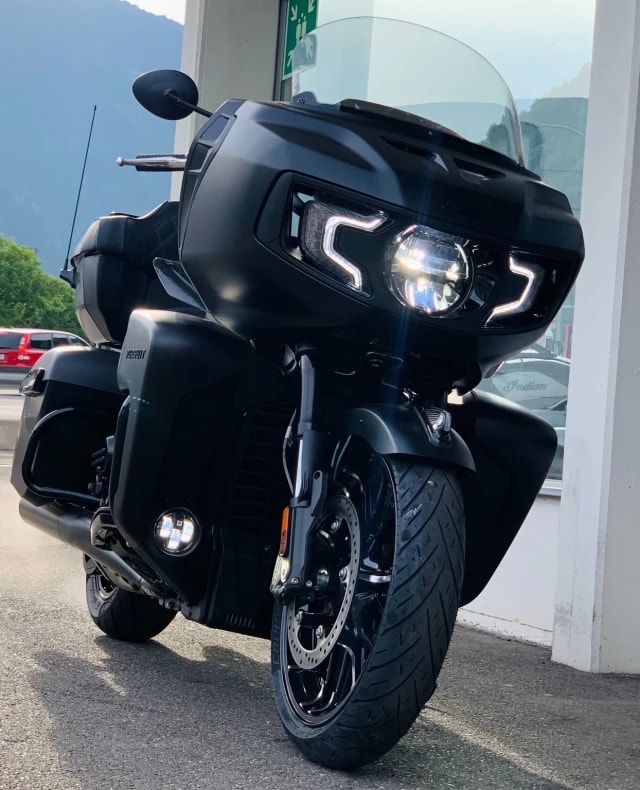 INDIAN Pursuit Dark Horse