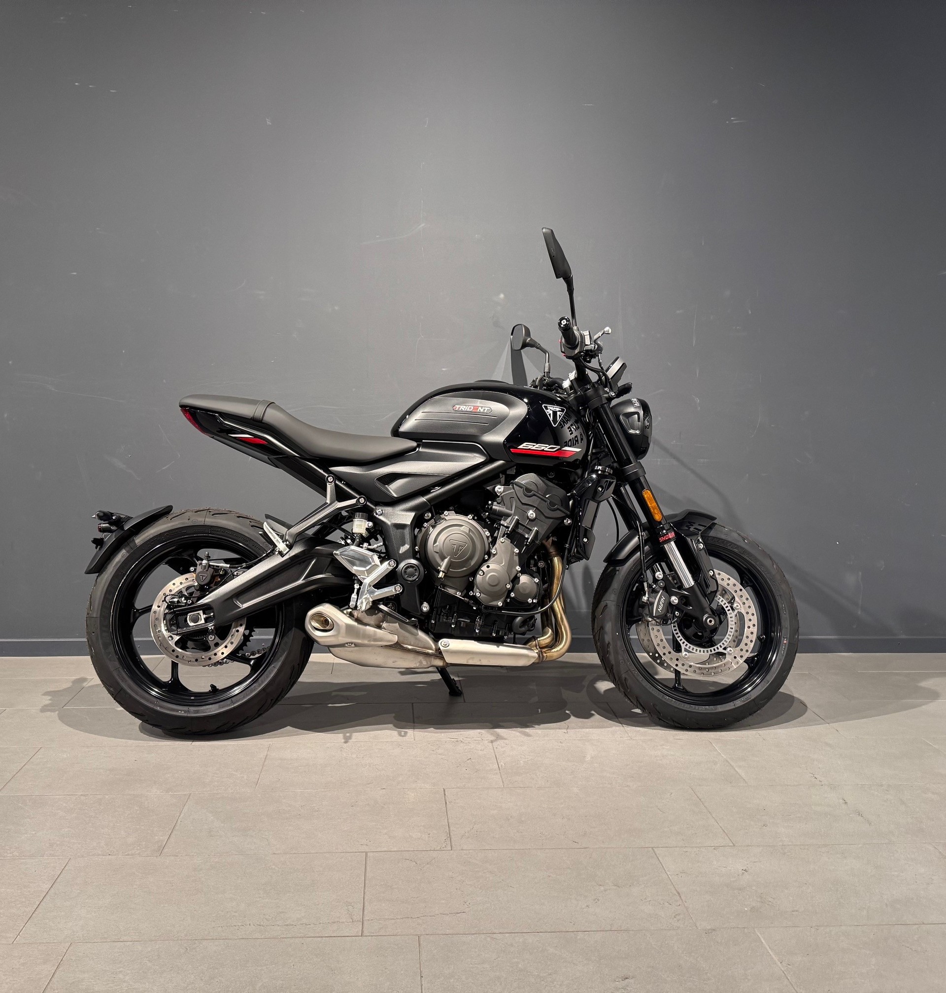 TRIUMPH Trident 660