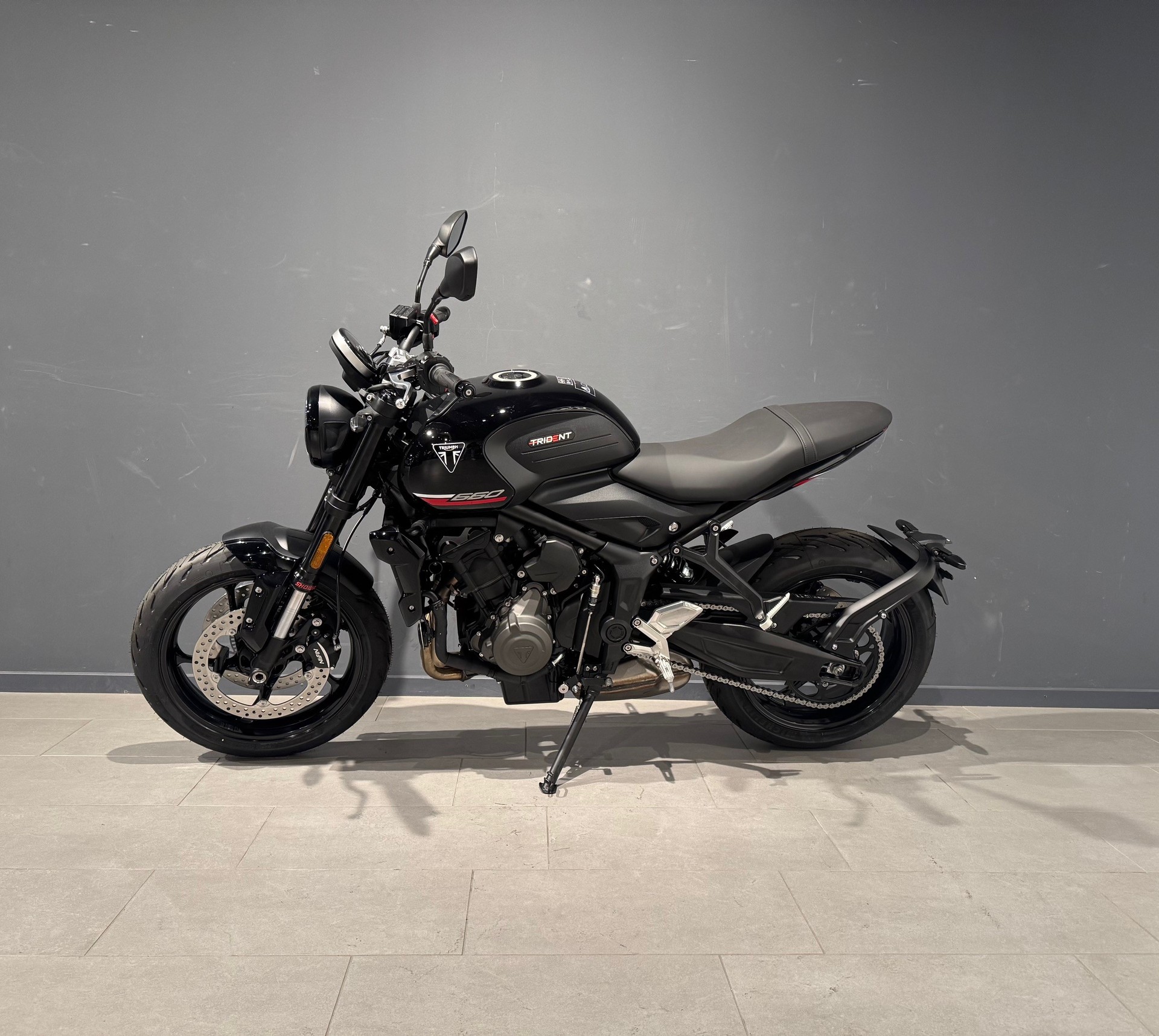 TRIUMPH Trident 660-showroom-element-3
