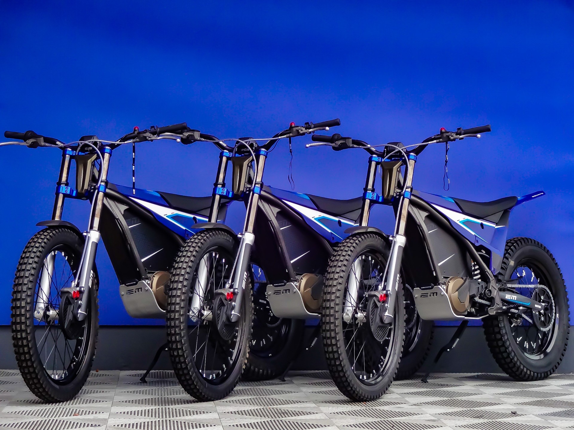 ELECTRIC MOTION Escape R