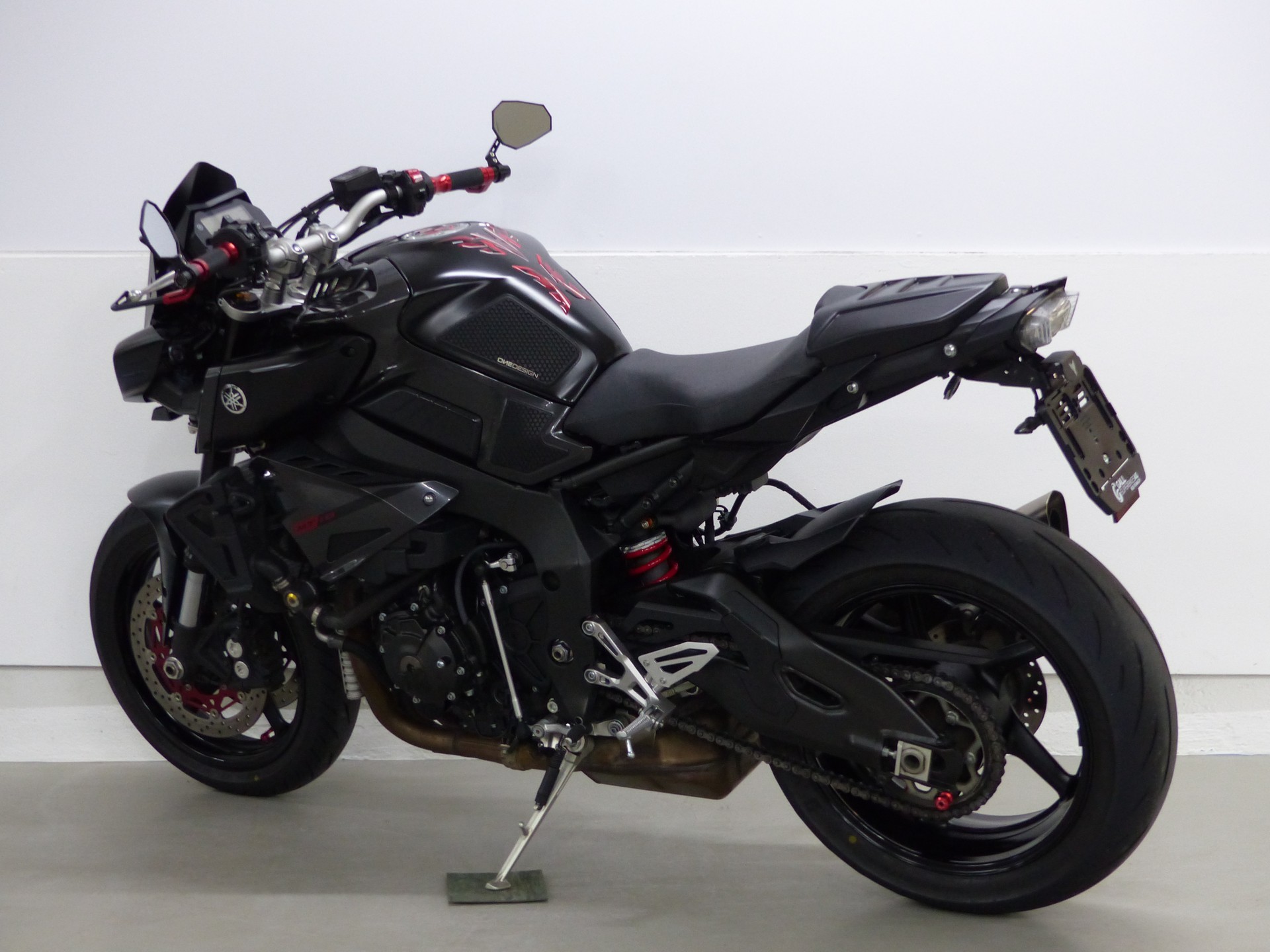 YAMAHA MT-10 ABS mit Zubehör-showroom-element-3