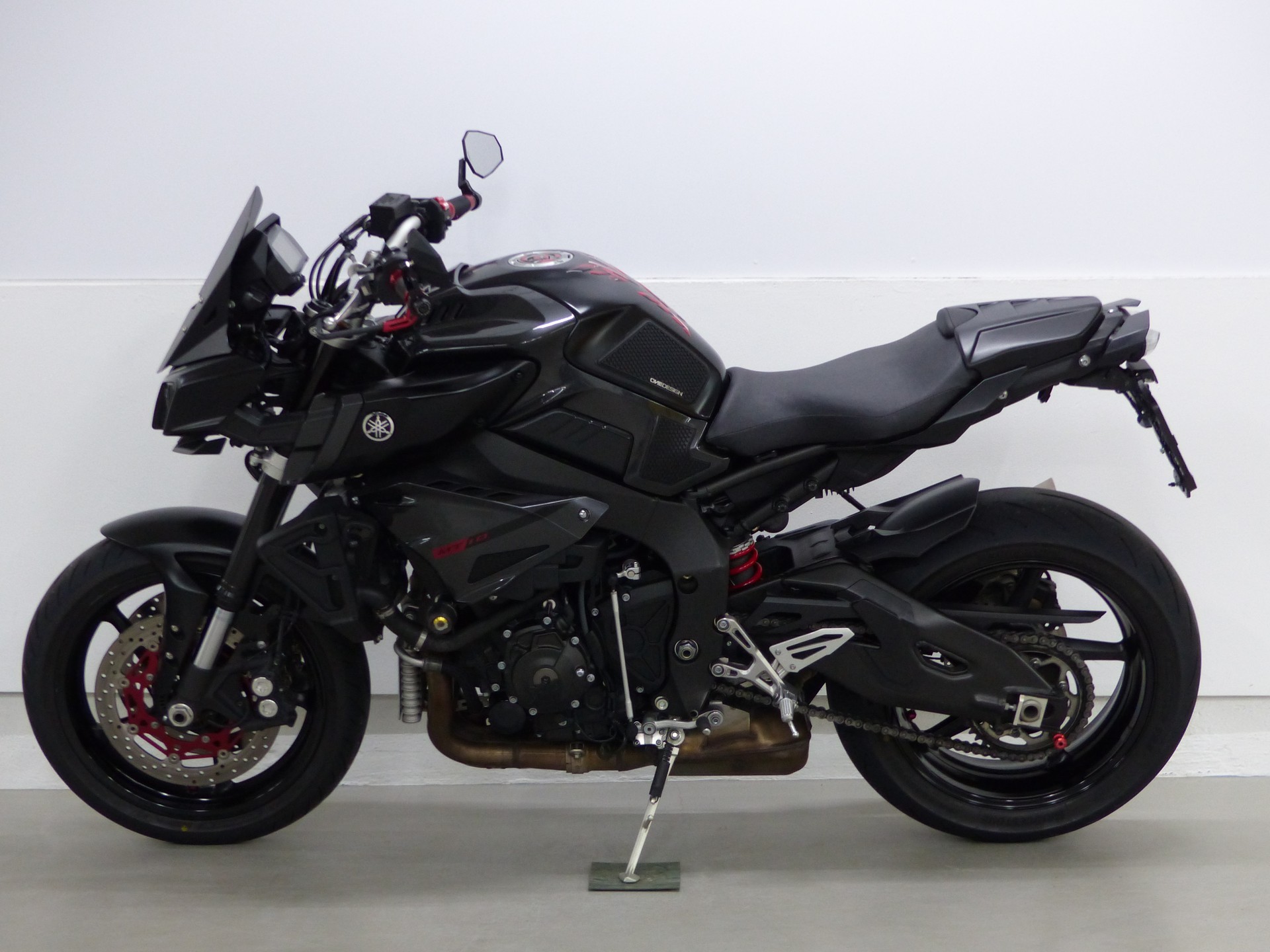 YAMAHA MT-10 ABS mit Zubehör-showroom-element-2