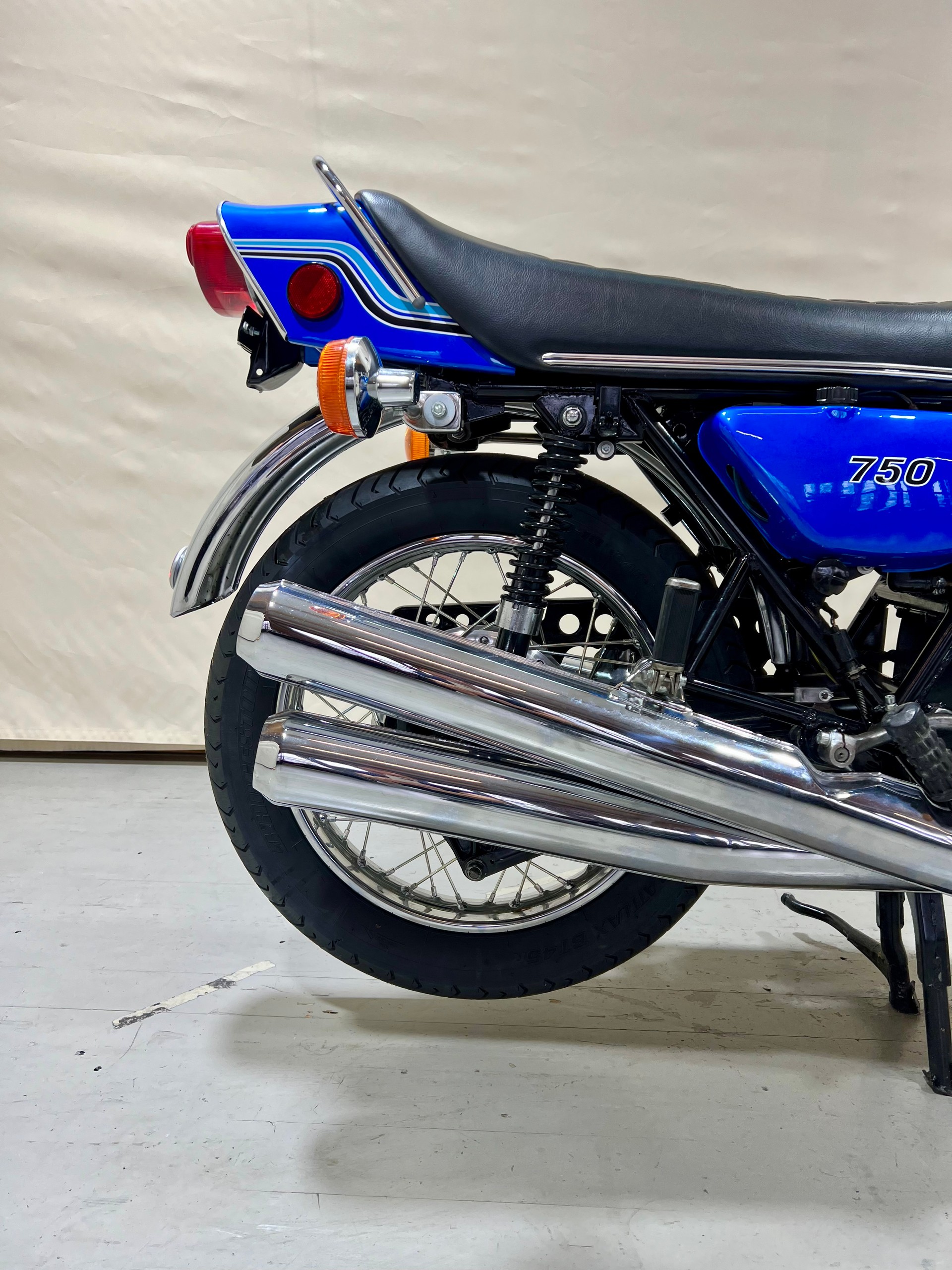 KAWASAKI 750 H2-showroom-element-3