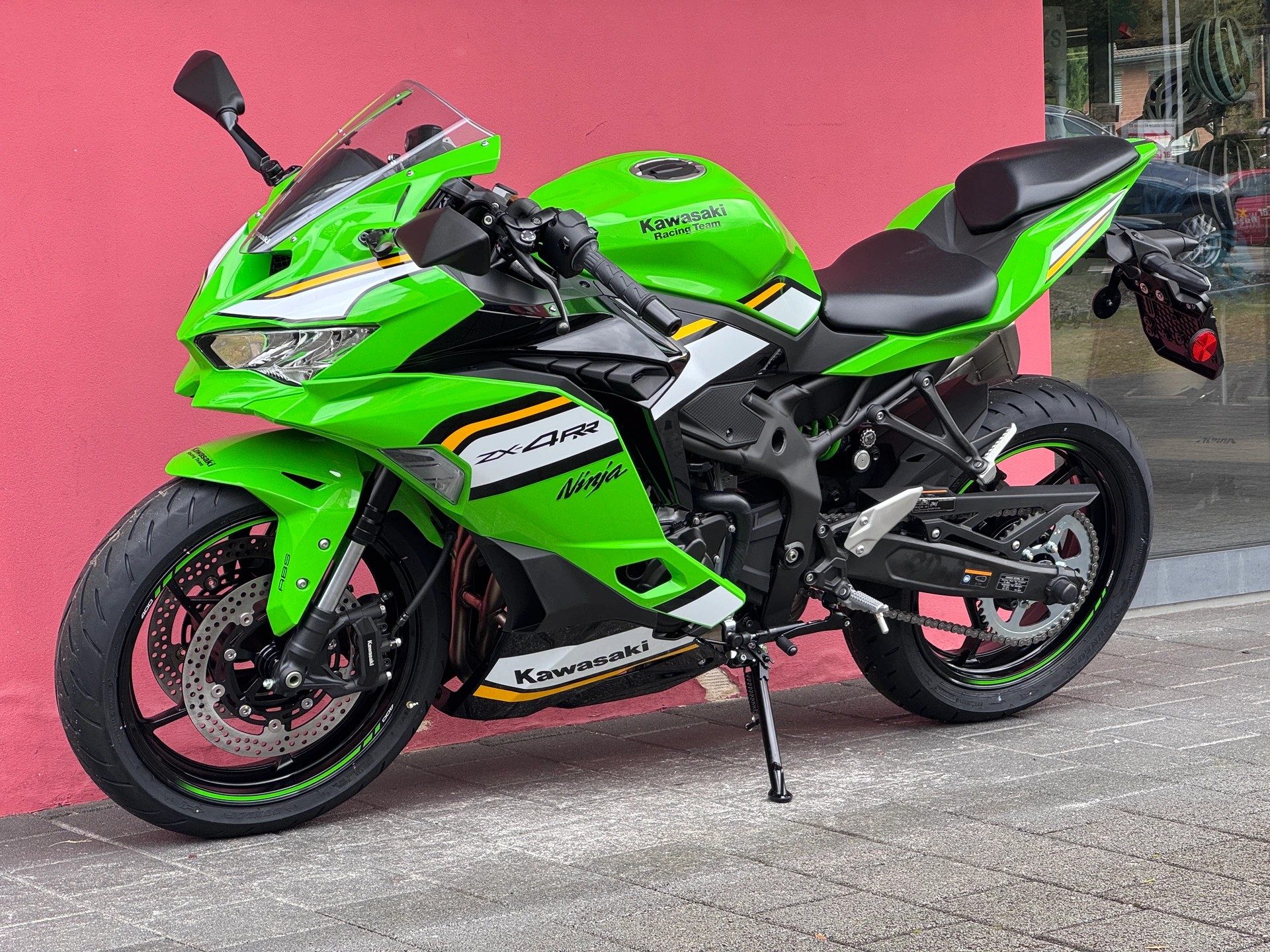 KAWASAKI Ninja ZX-4RR-showroom-element-3