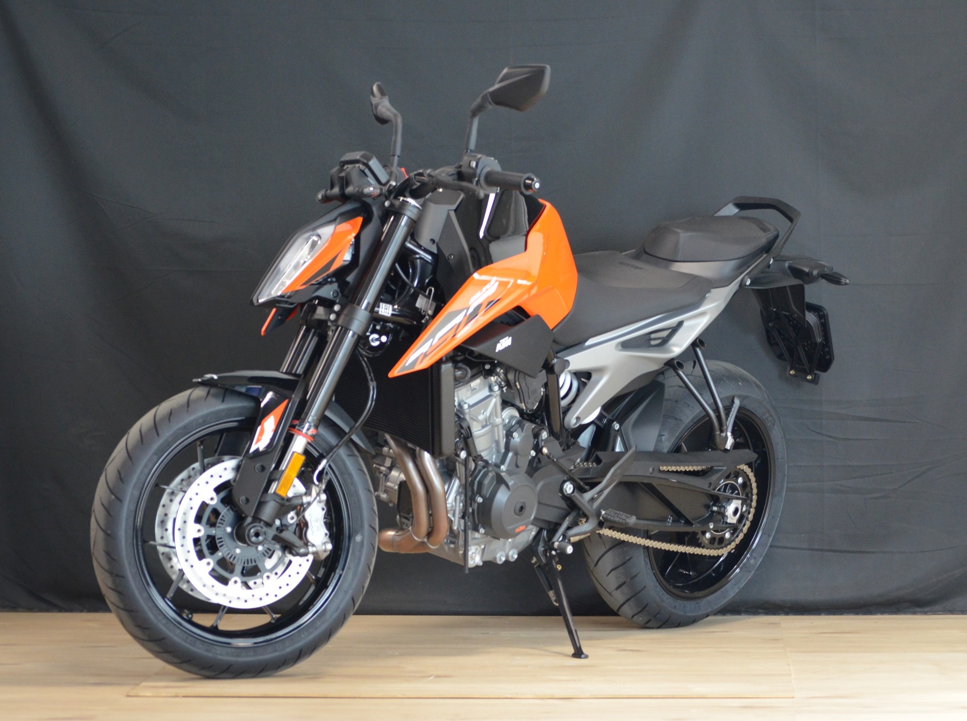 KTM 790 Duke-showroom-element-1