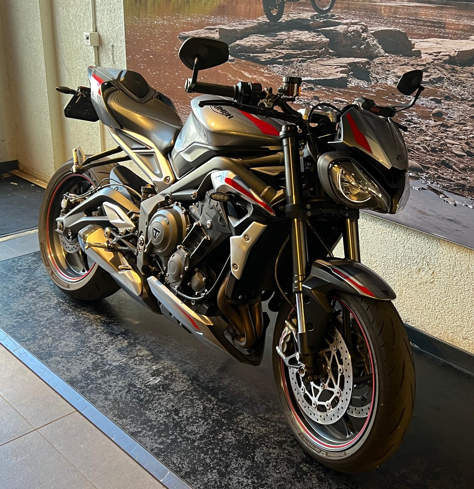 TRIUMPH Street Triple RS 765 ABS-image-4