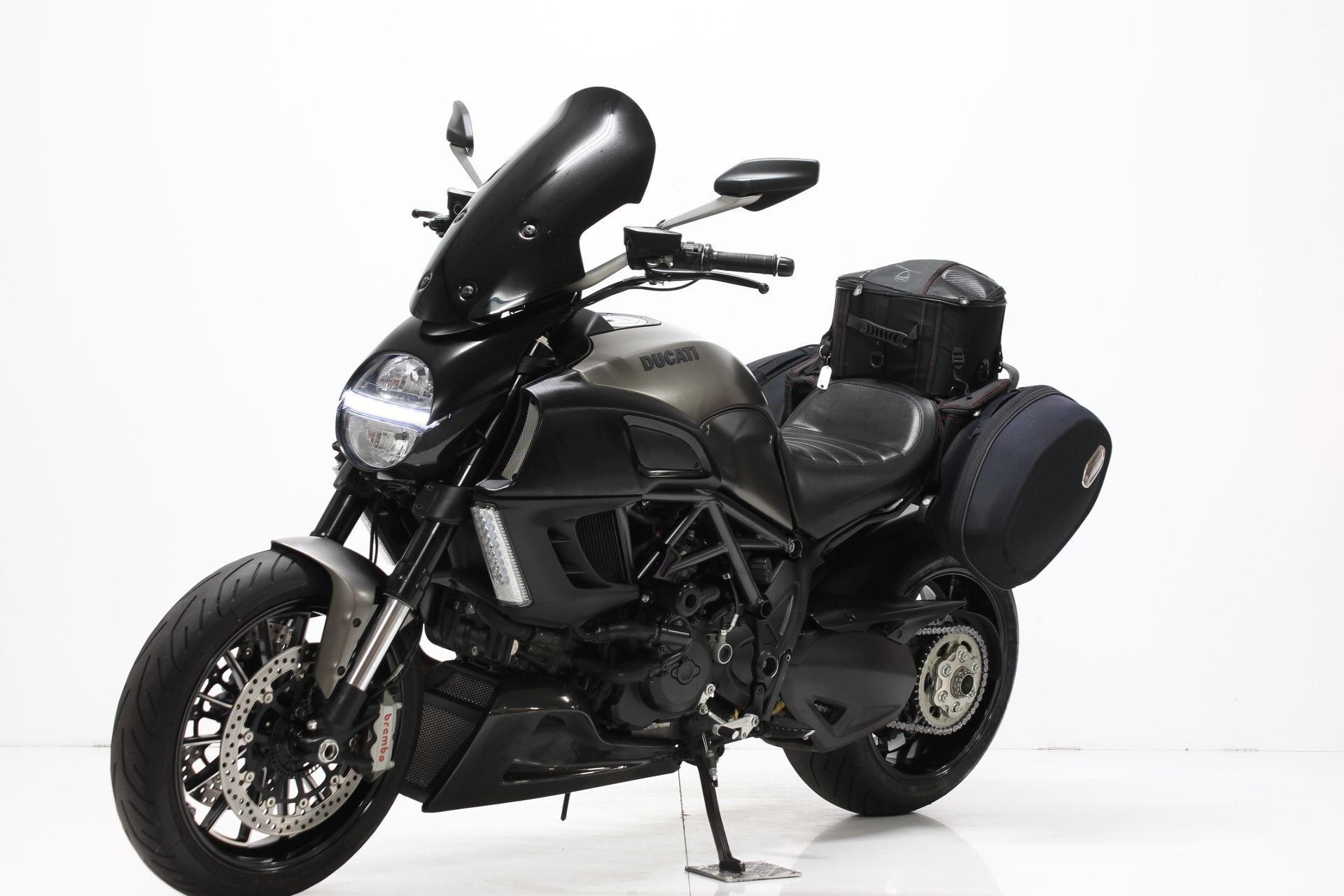 DUCATI Diavel 1200 Carbon-showroom-element-1