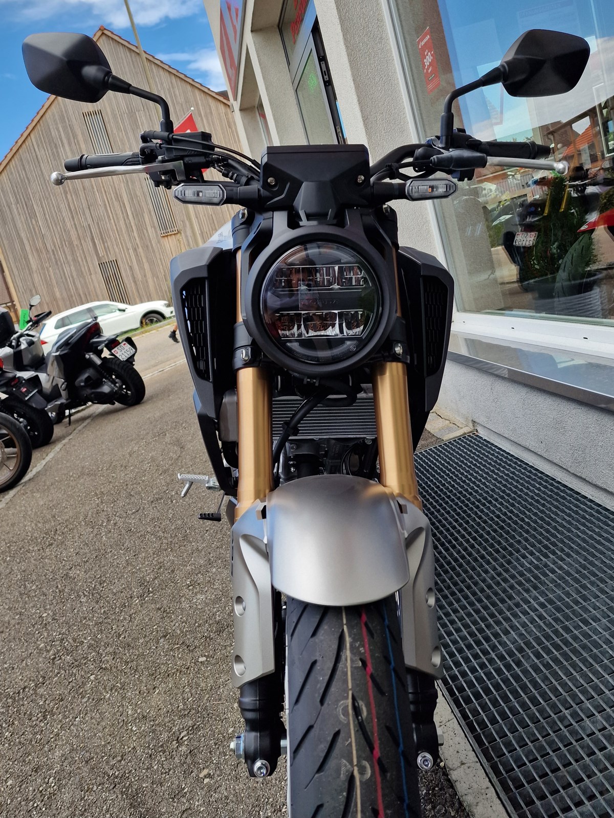 HONDA CB 125 R-showroom-element-1