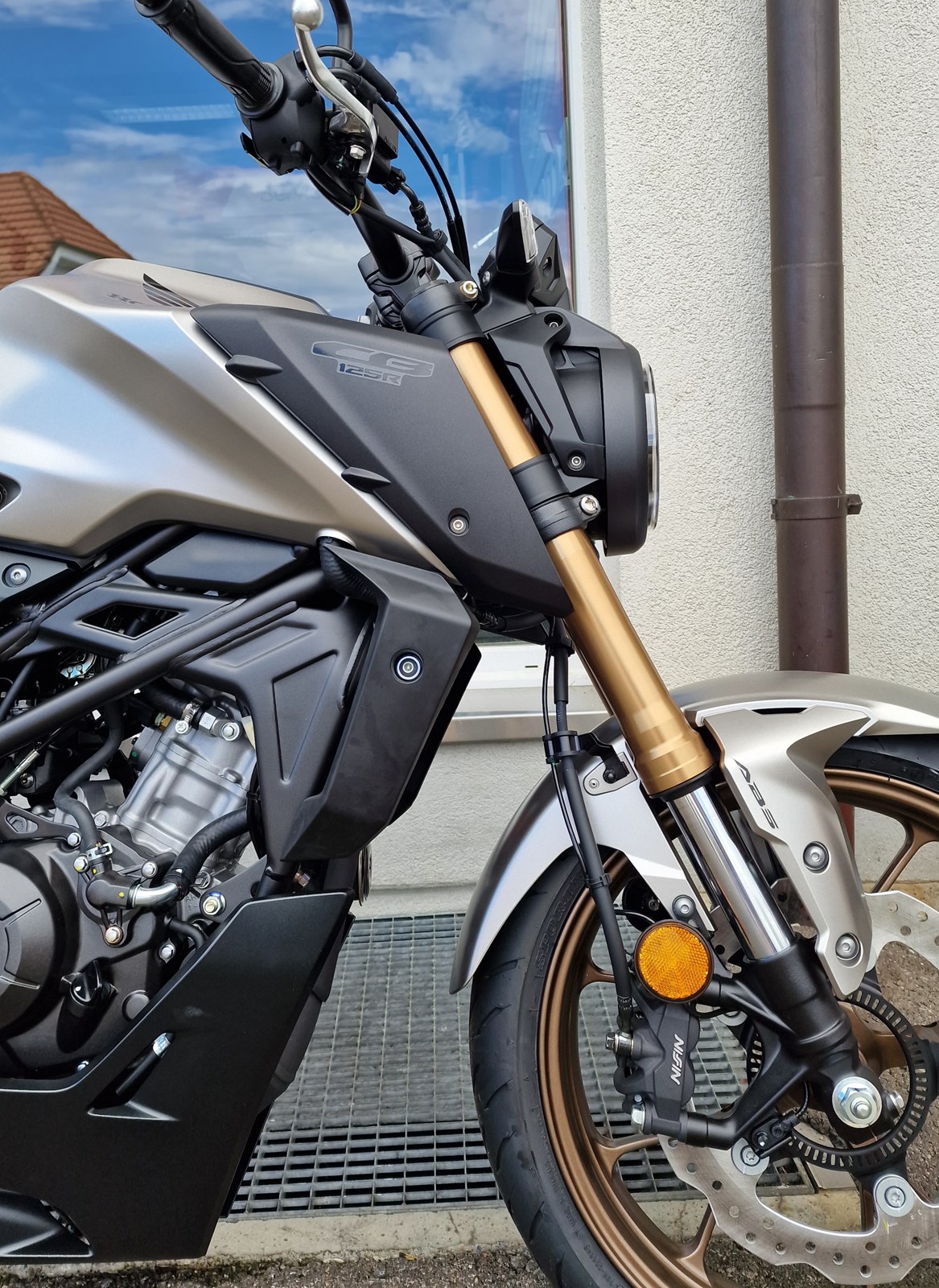 HONDA CB 125 R-showroom-element-3